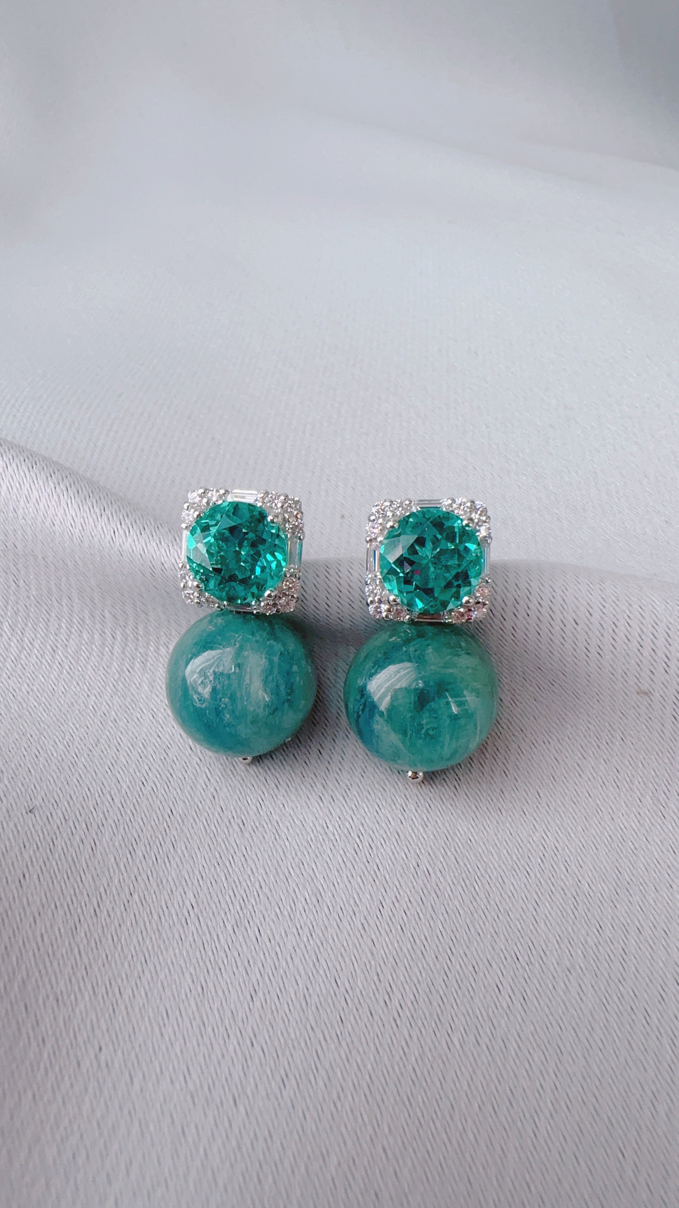 パライバ ブルーグリーン カイヤナイト (中)