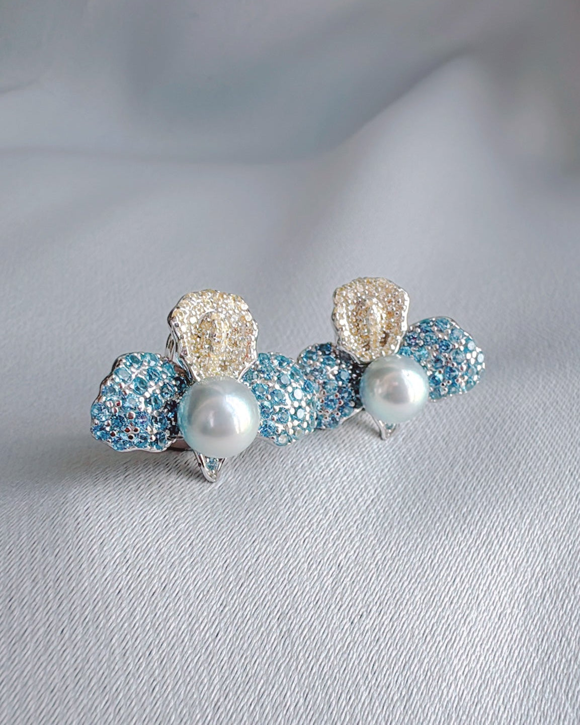 ペタル・ドール・ブルー、金と青の花びら(アコヤ)