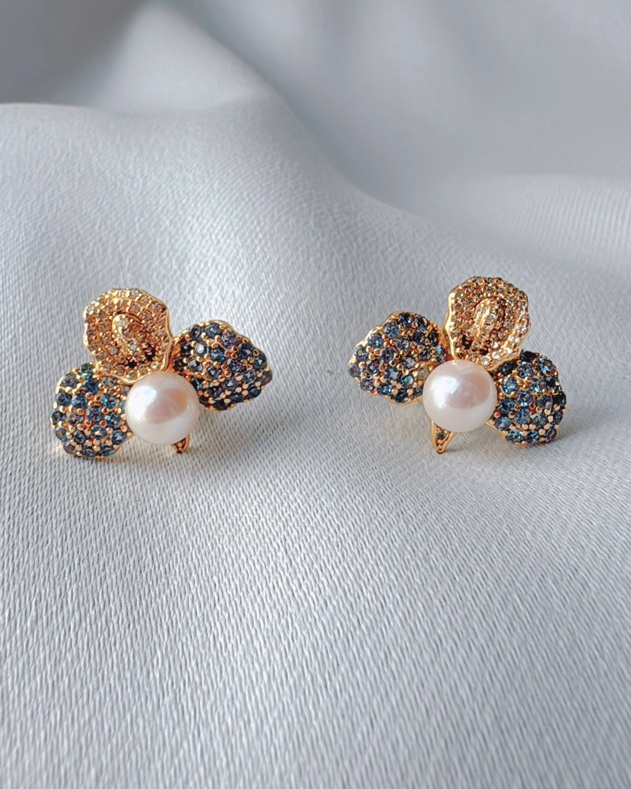 Blue d’Or, Petals of Gold (Ivory Pink Akoya)