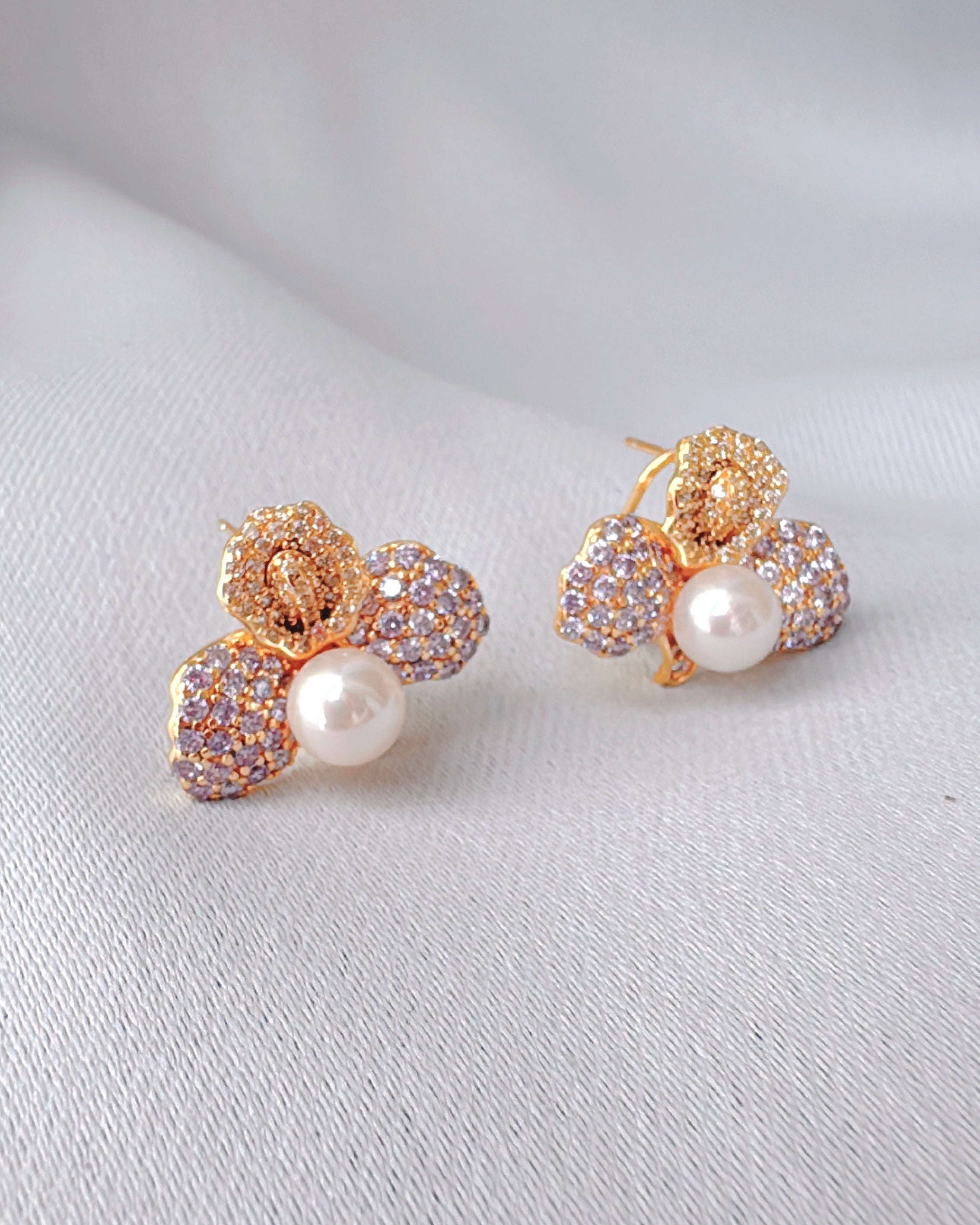 Lilac d’Or, Petals of Gold (Ivory Pink Akoya)