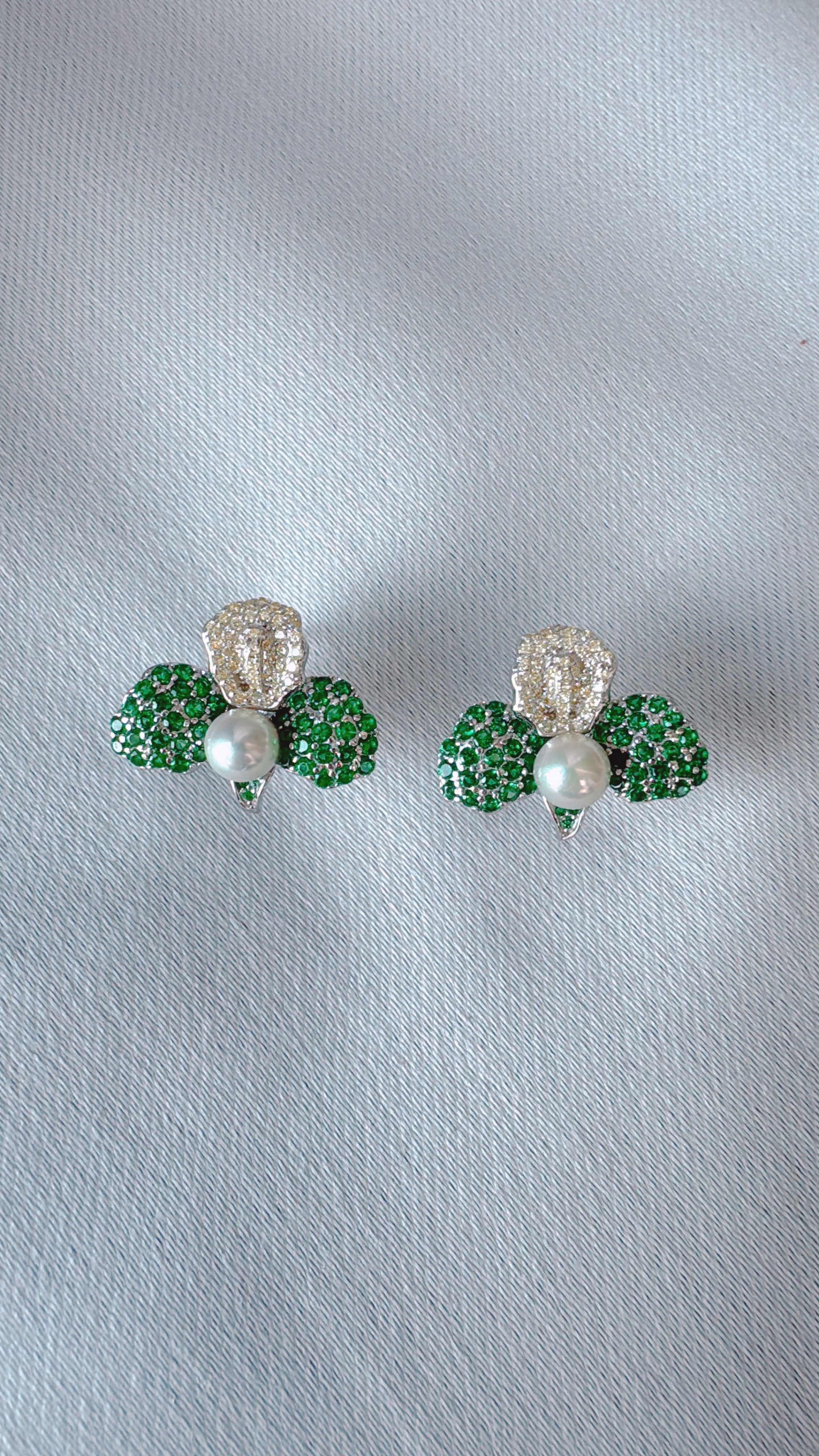 Petale d’Or, Petals of Gold & Emerald