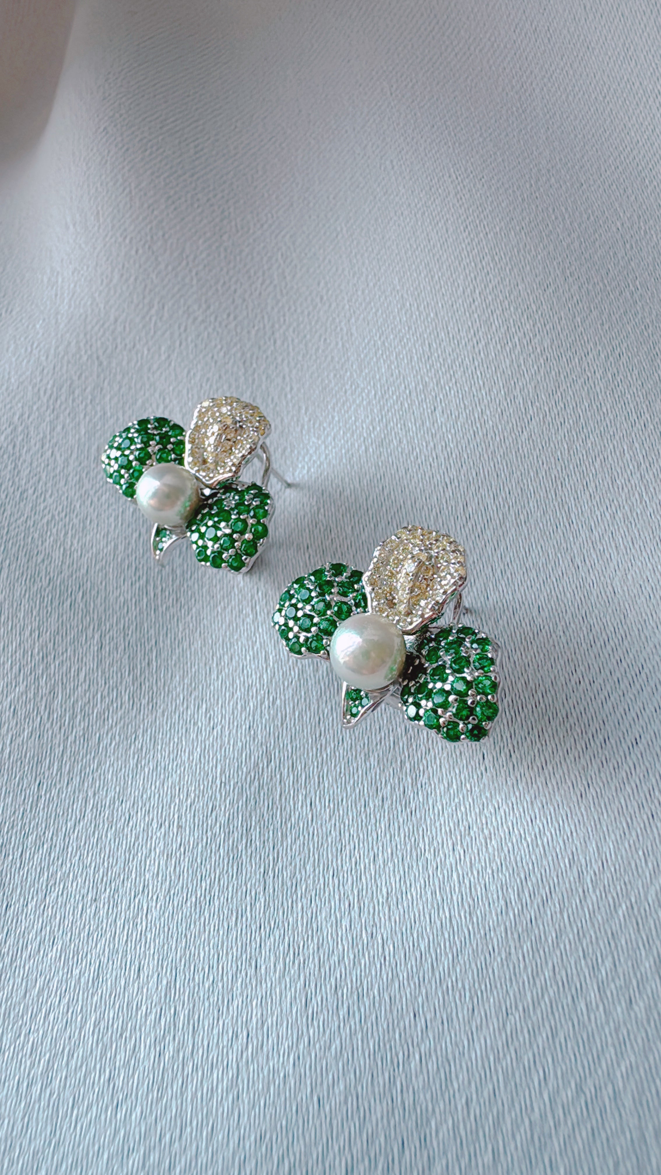 Petale d’Or, Petals of Gold & Emerald