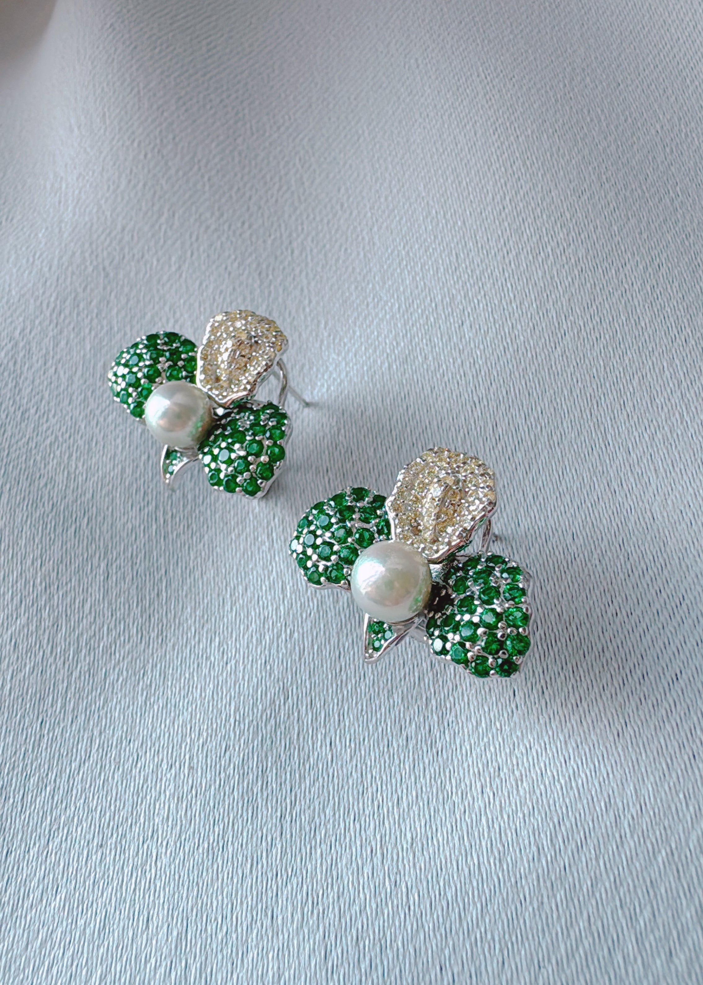 Petale d’Or, Petals of Gold & Emerald