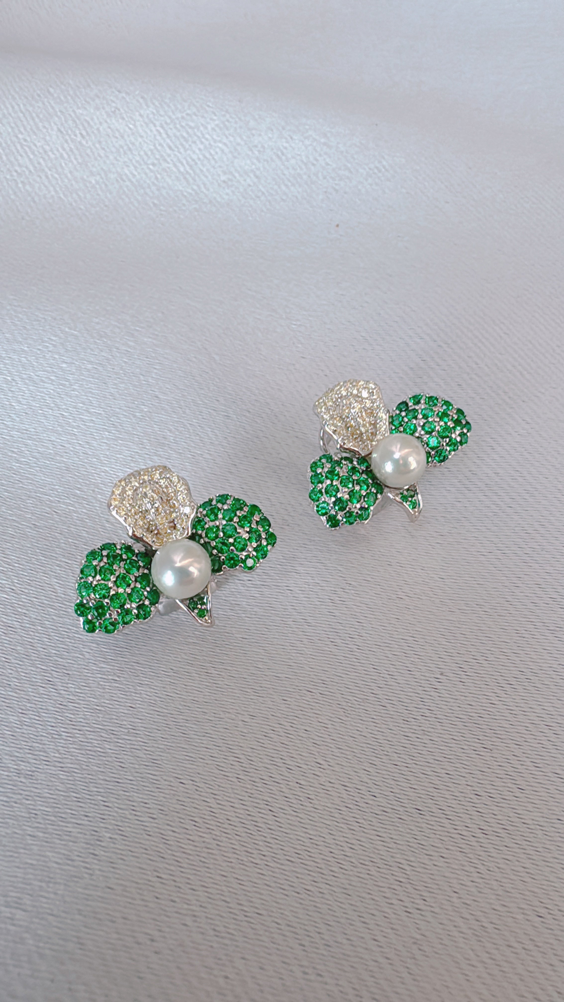 Petale d’Or, Petals of Gold & Emerald