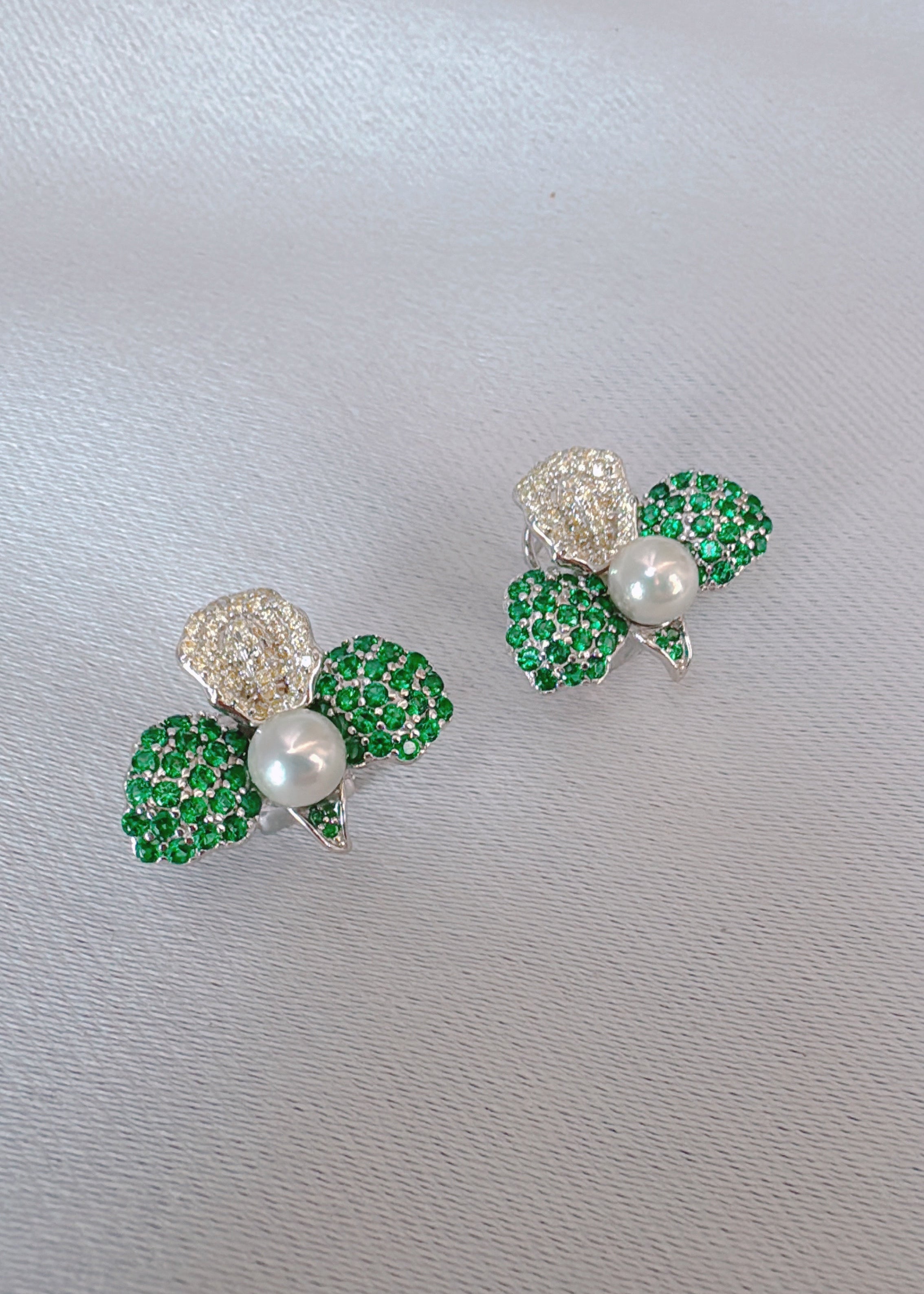 Petale d’Or, Petals of Gold & Emerald