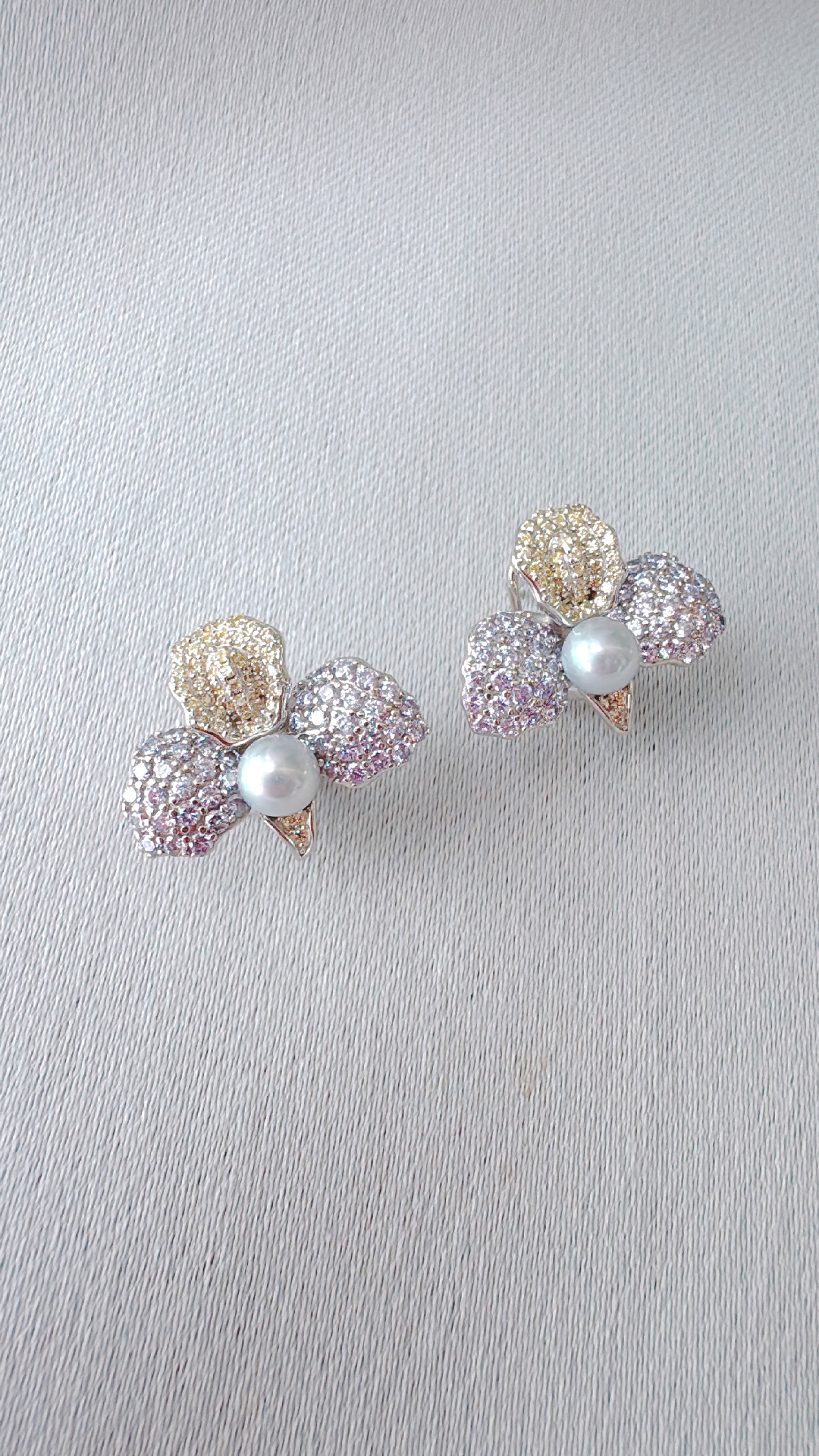 Petale d’Or, Petals of Lilac and Gold