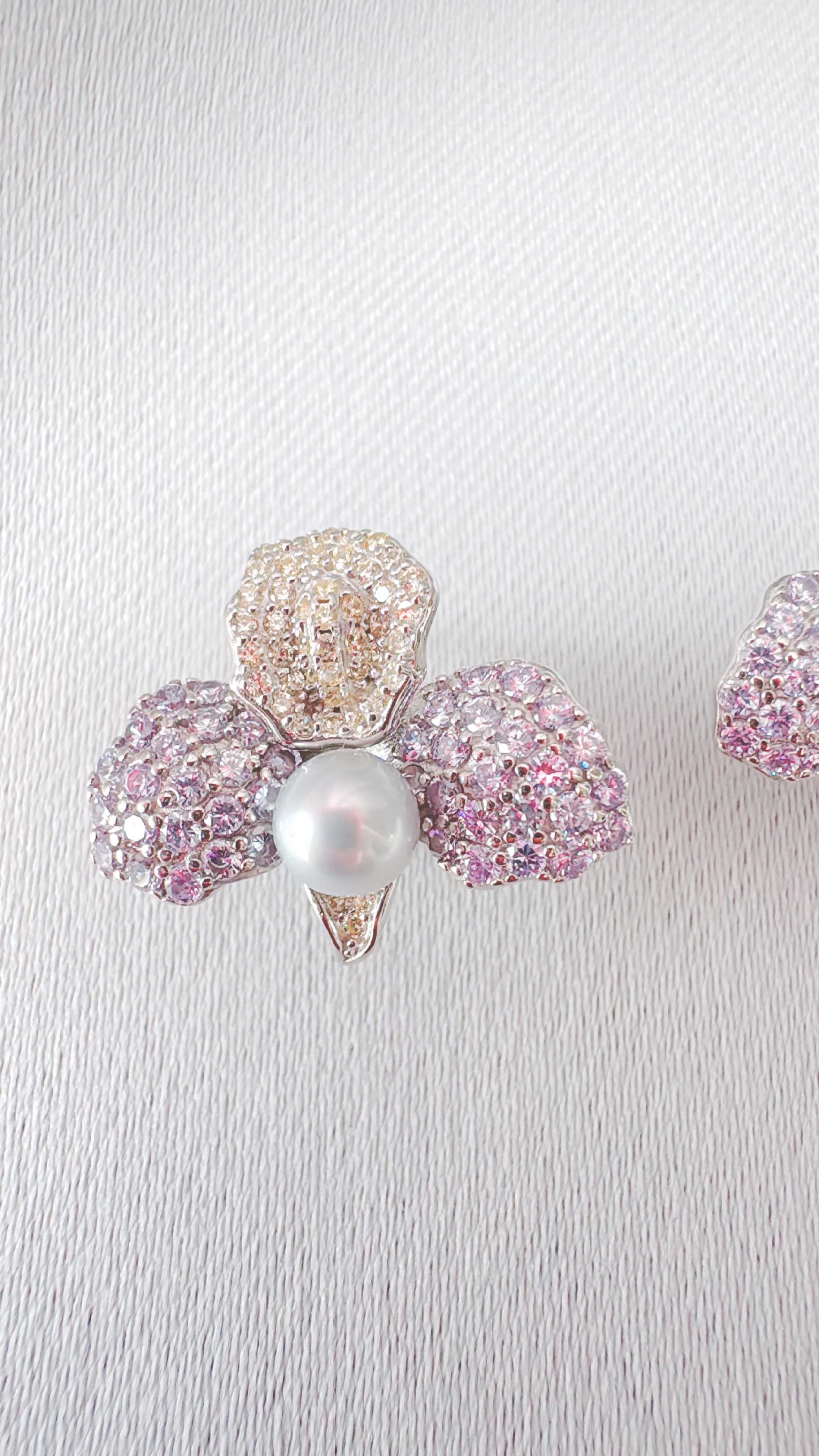 Petale d’Or, Petals of Lilac and Gold