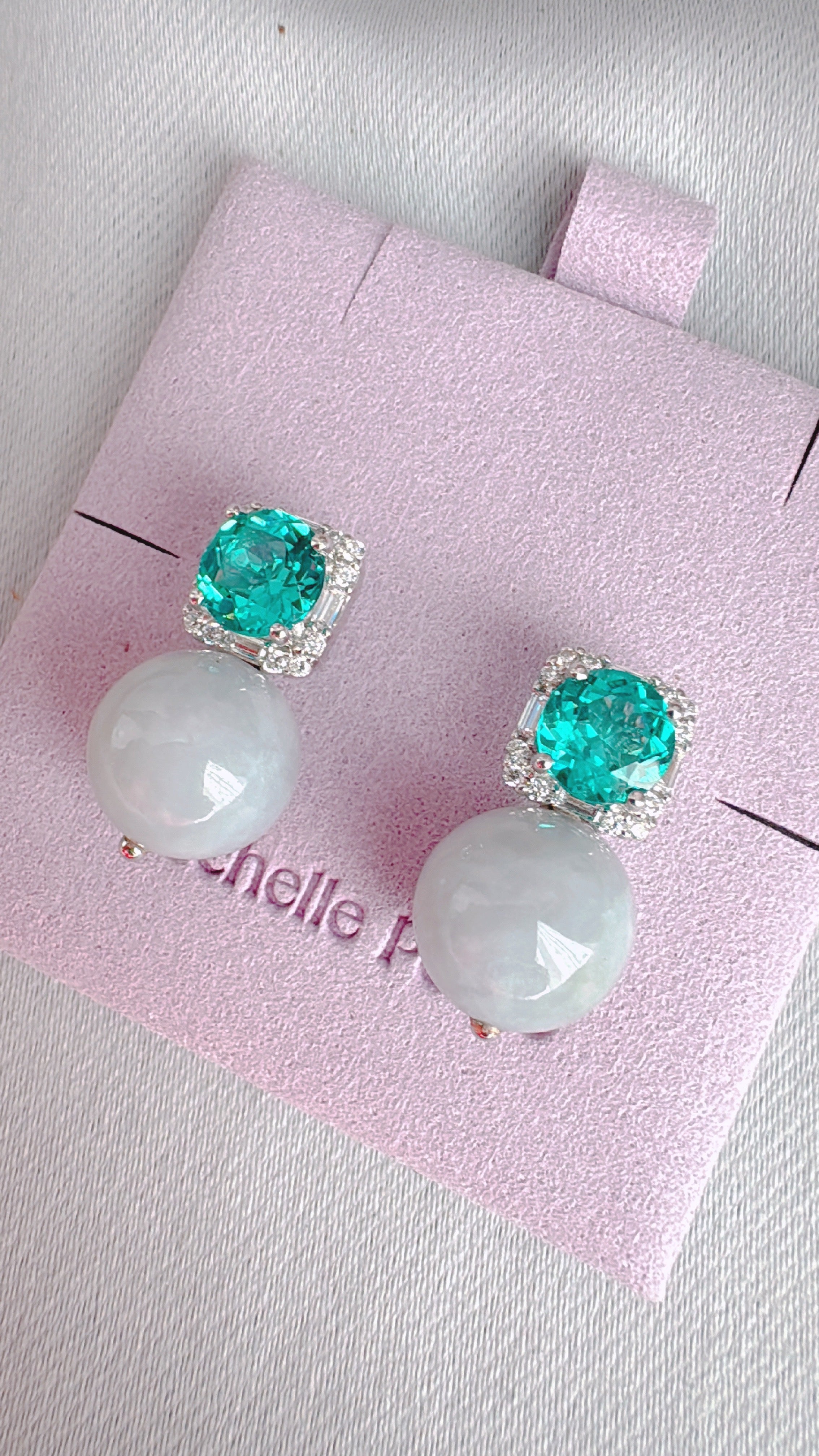 Élégance Assurée en Jadeite Lilas