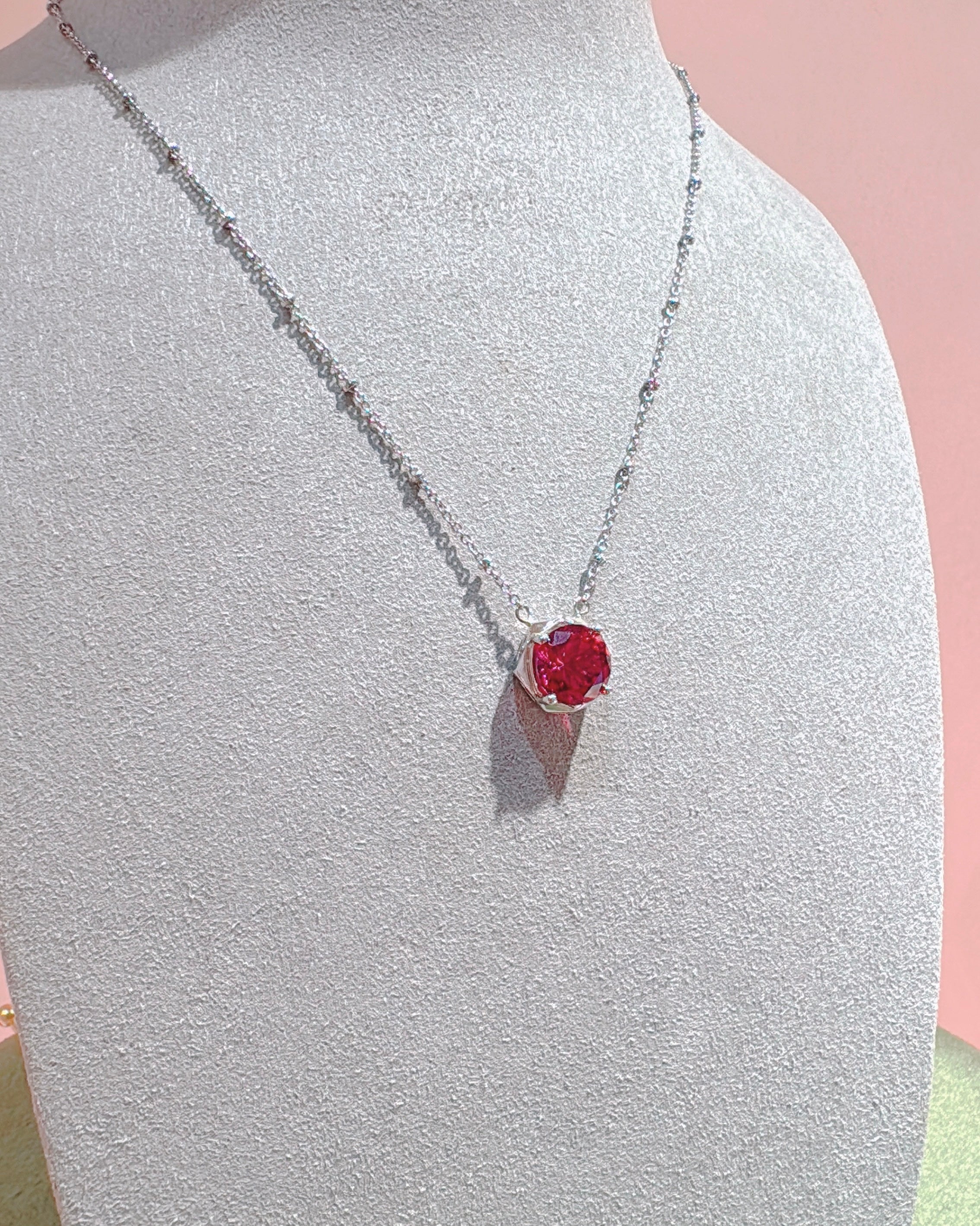 The Vivid Rosé pendant