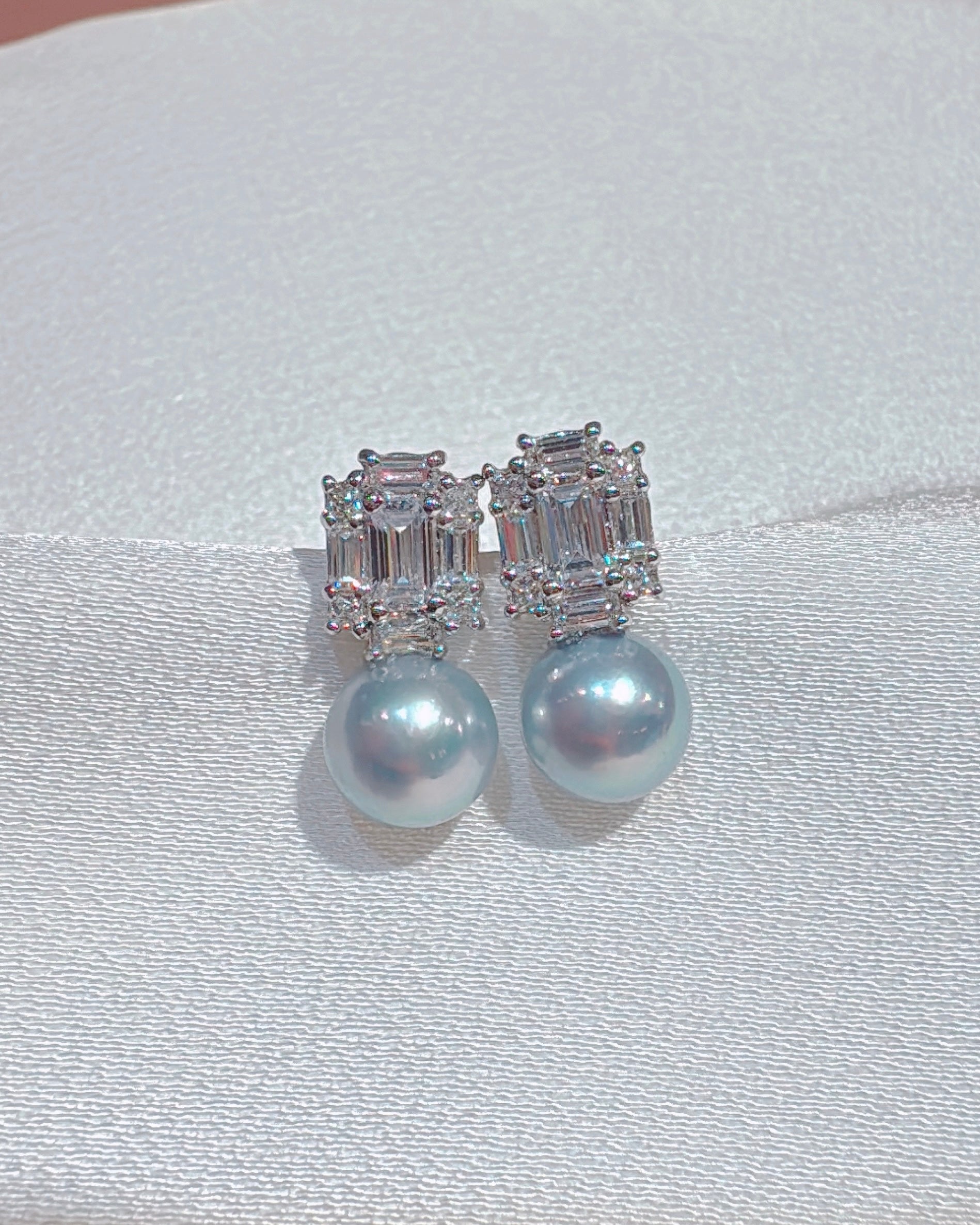 Deco Diamantes (7.5mm Luxe Blue Akoya)