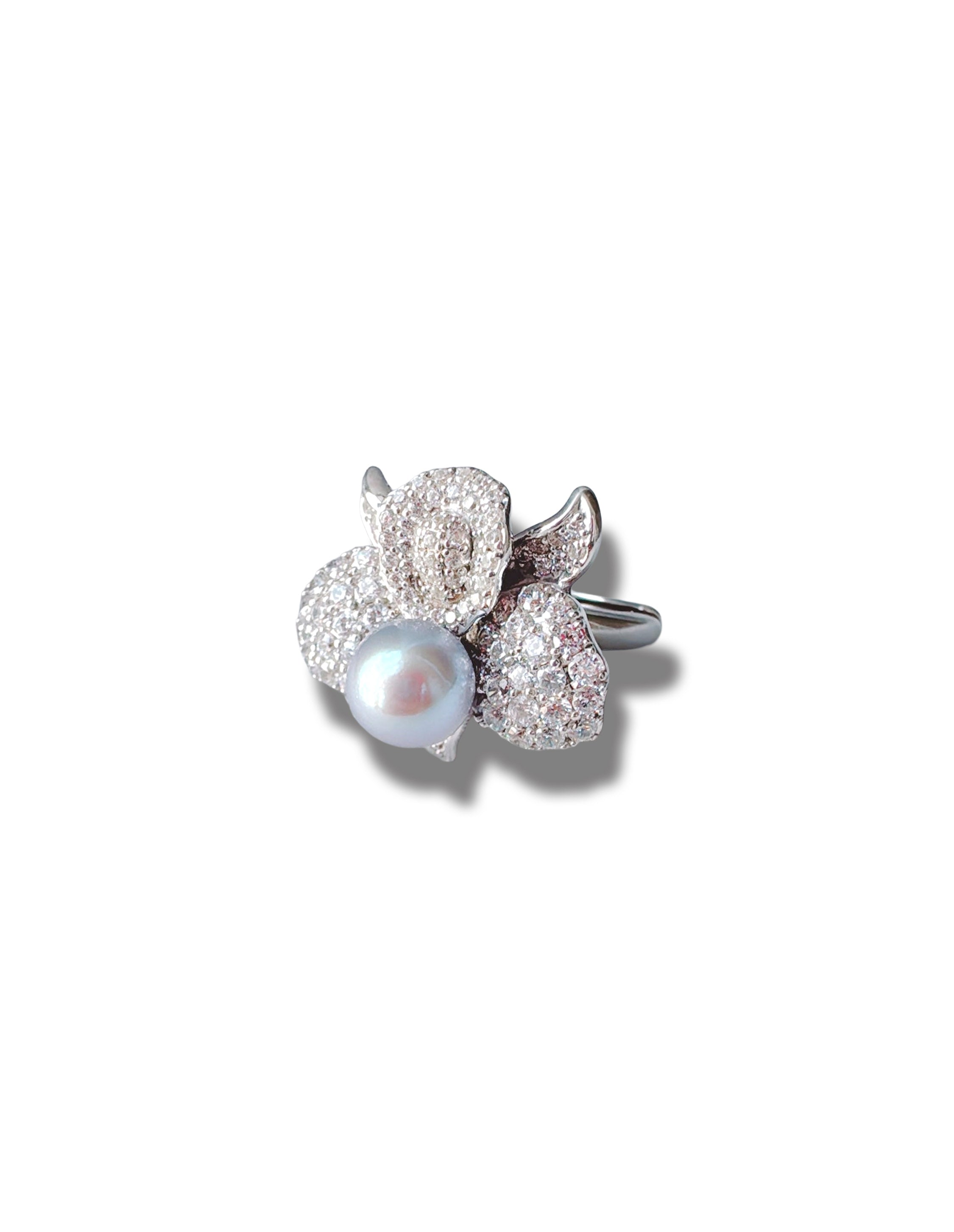 Fleur d’Argent (8mm Luxe Blue Akoya)
