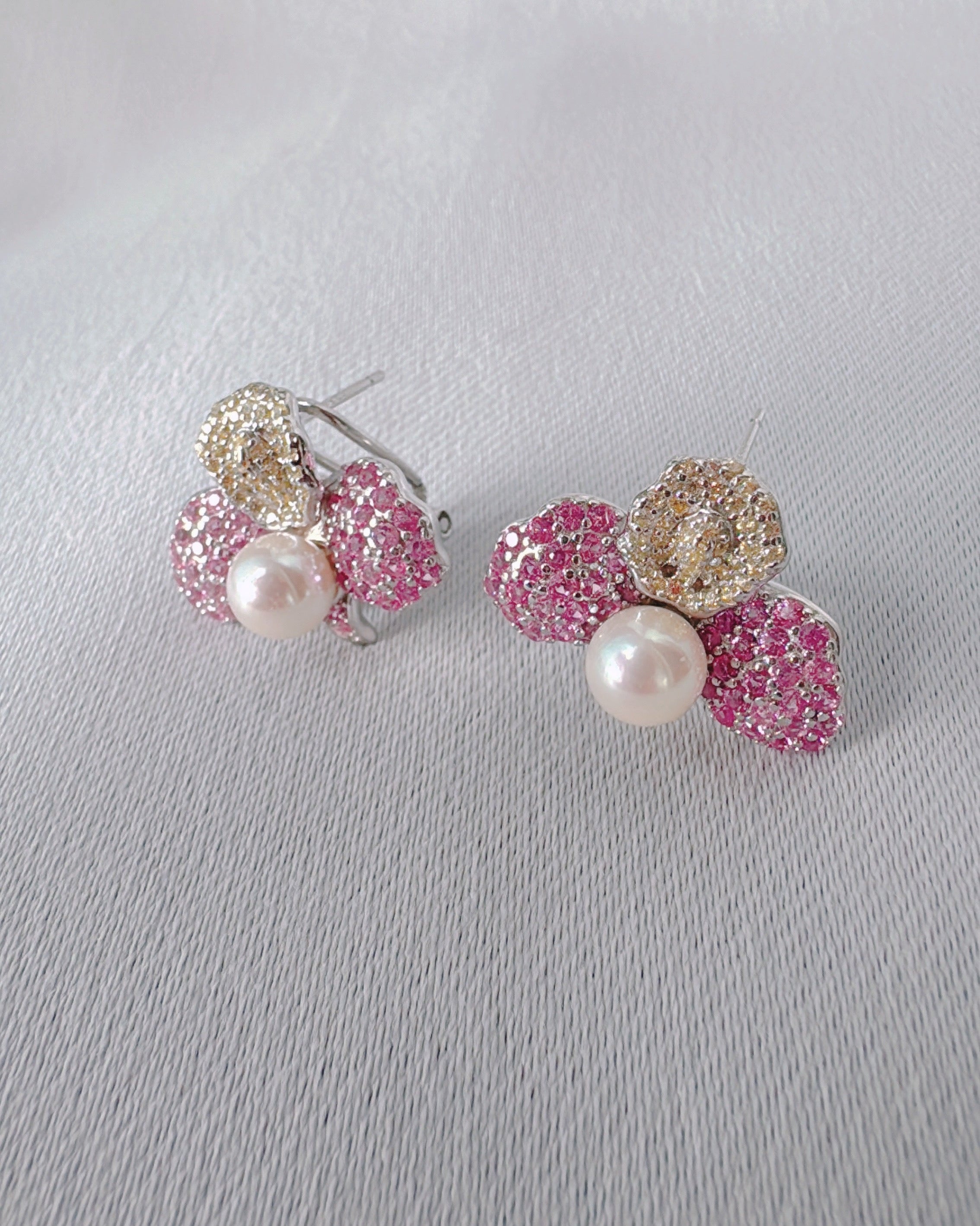 Rose d’Or Bleu, Petals of Pink & Gold (7mm Super Pink Ivory Akoya)