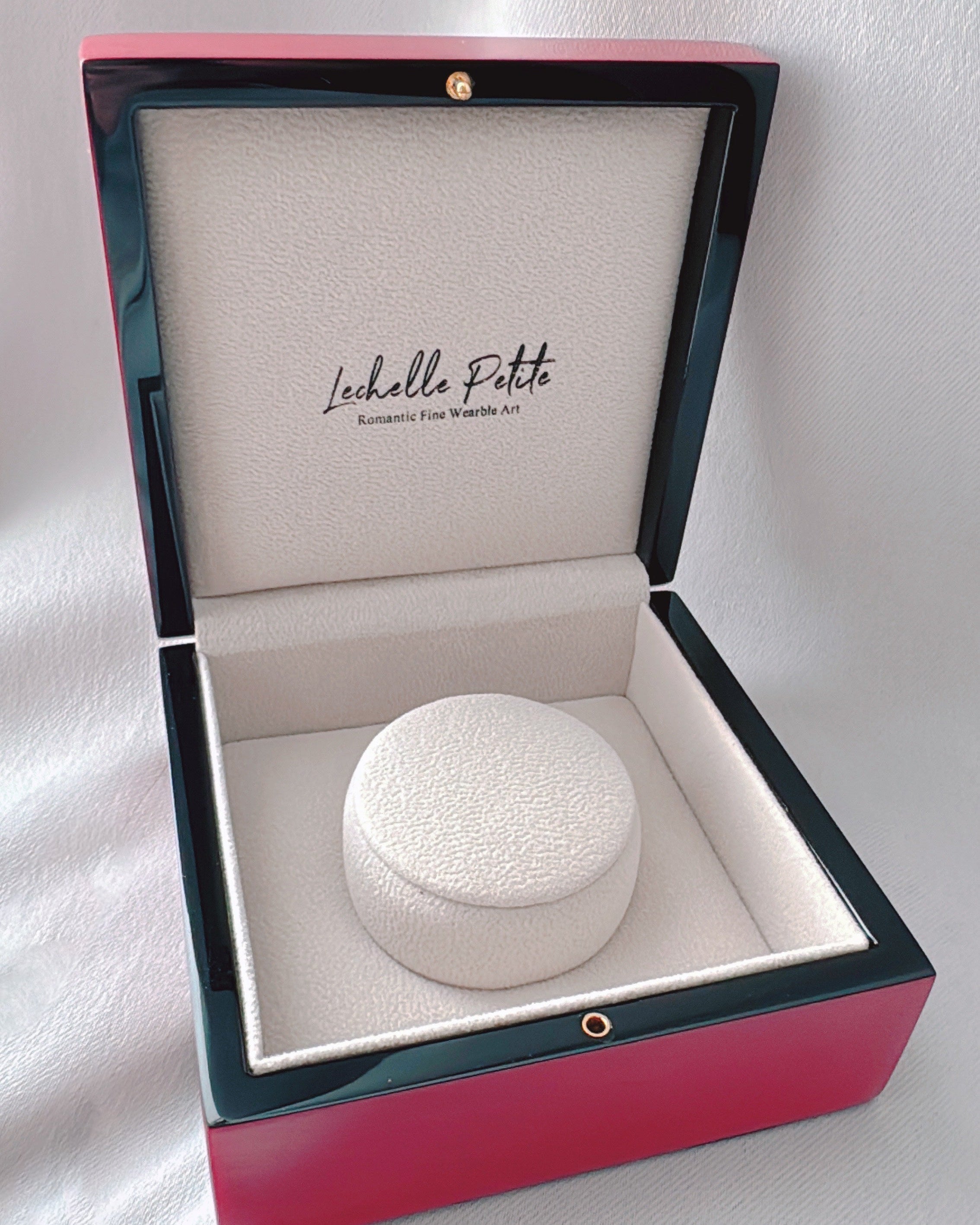 Fine-Grained Bangle Box