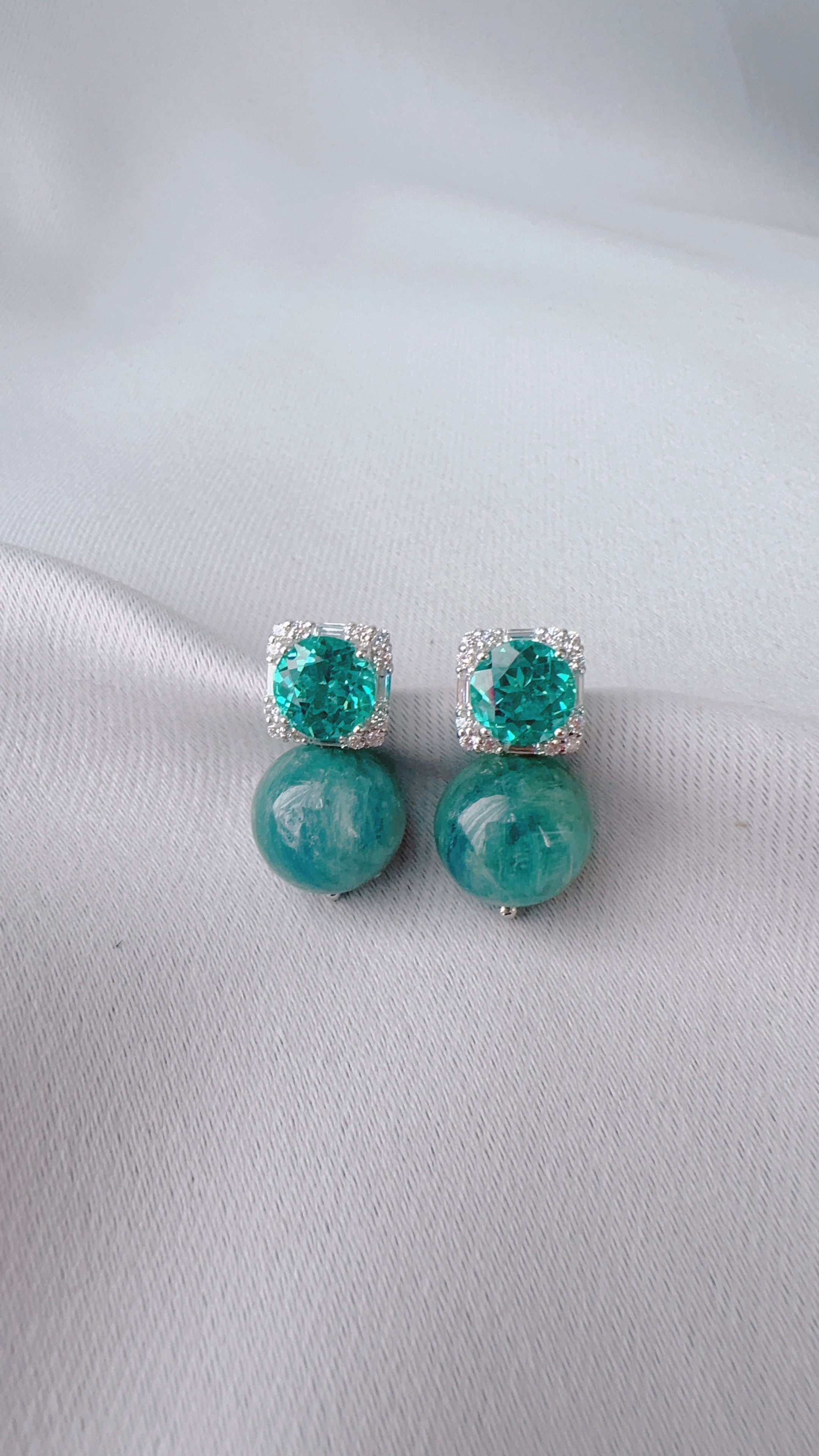 パライバ ブルーグリーン カイヤナイト (中)