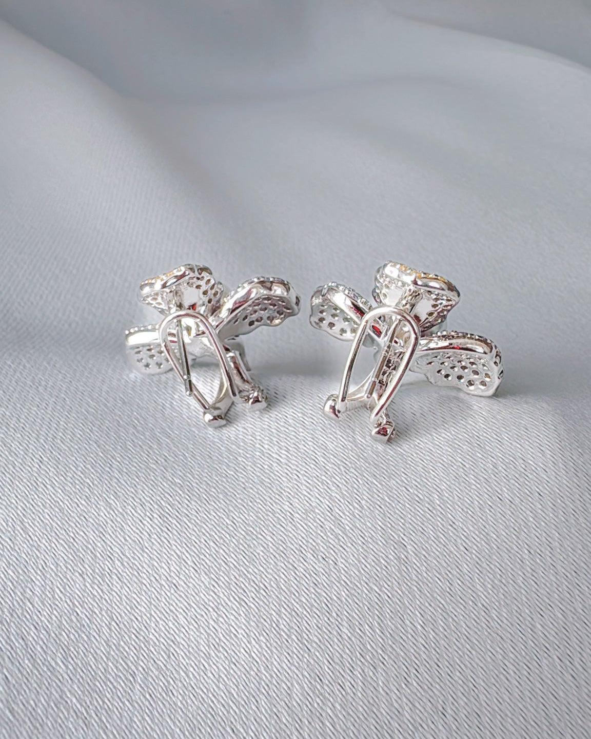 ローズドールブルー、ピンクとゴールドの花びら（アコヤ）