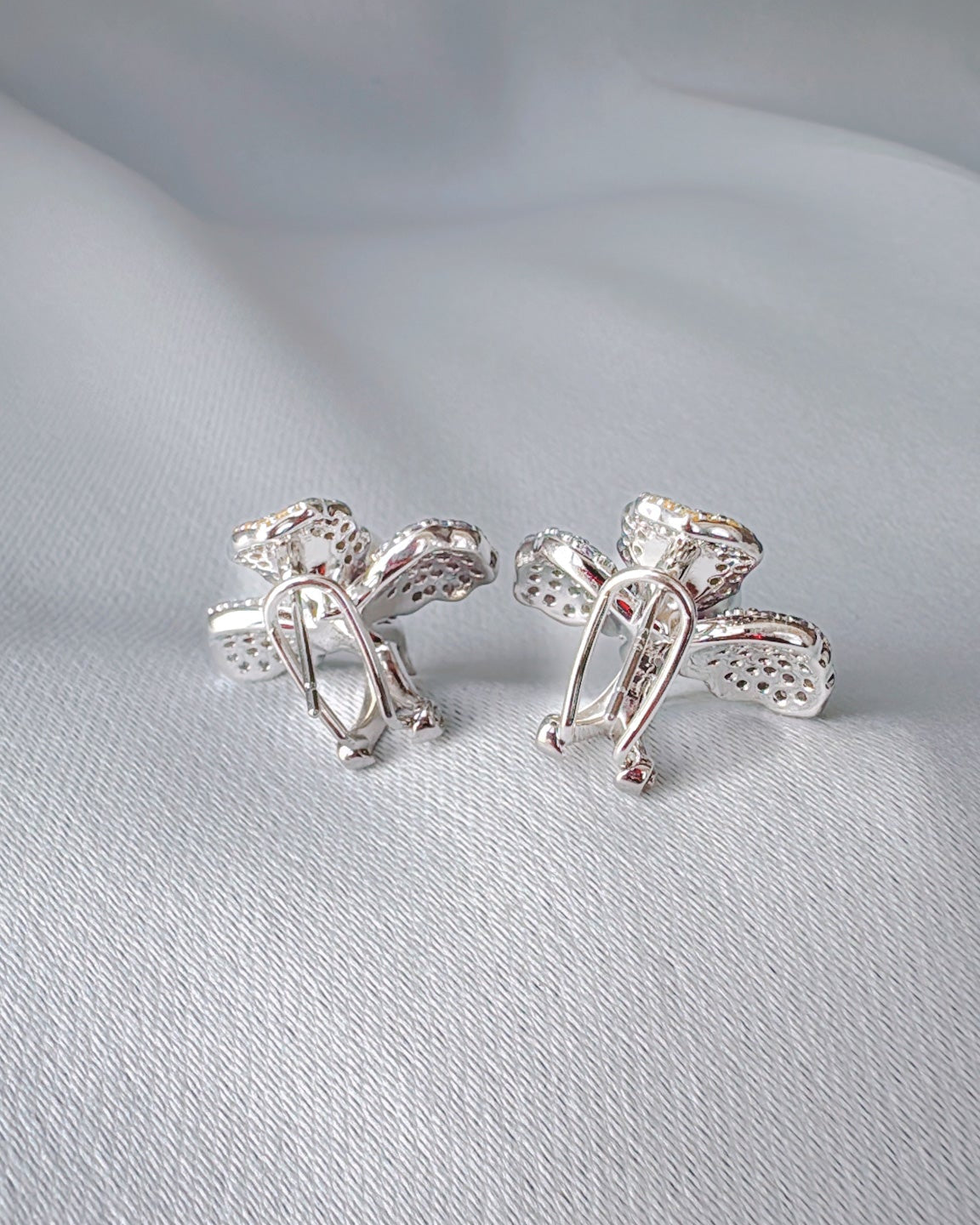 Rose d’Or Bleu, Petals of Pink & Gold (7mm Super Pink Ivory Akoya)