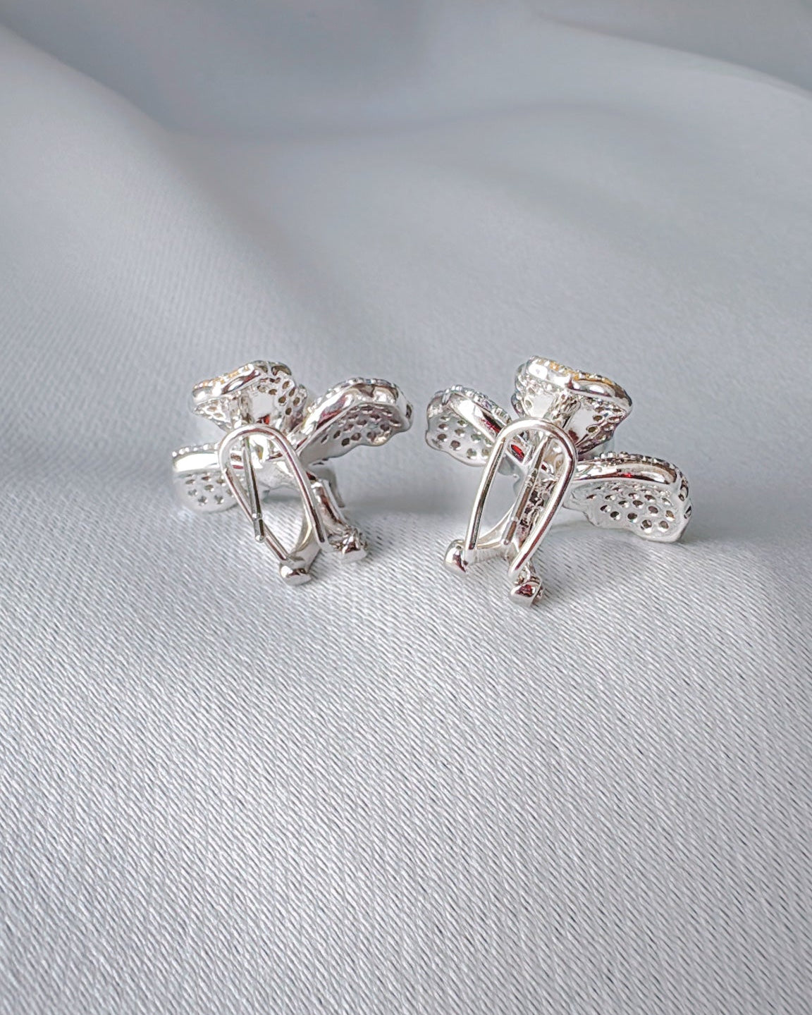 ペタル・ドール・ブルー、金と青の花びら（アコヤ）