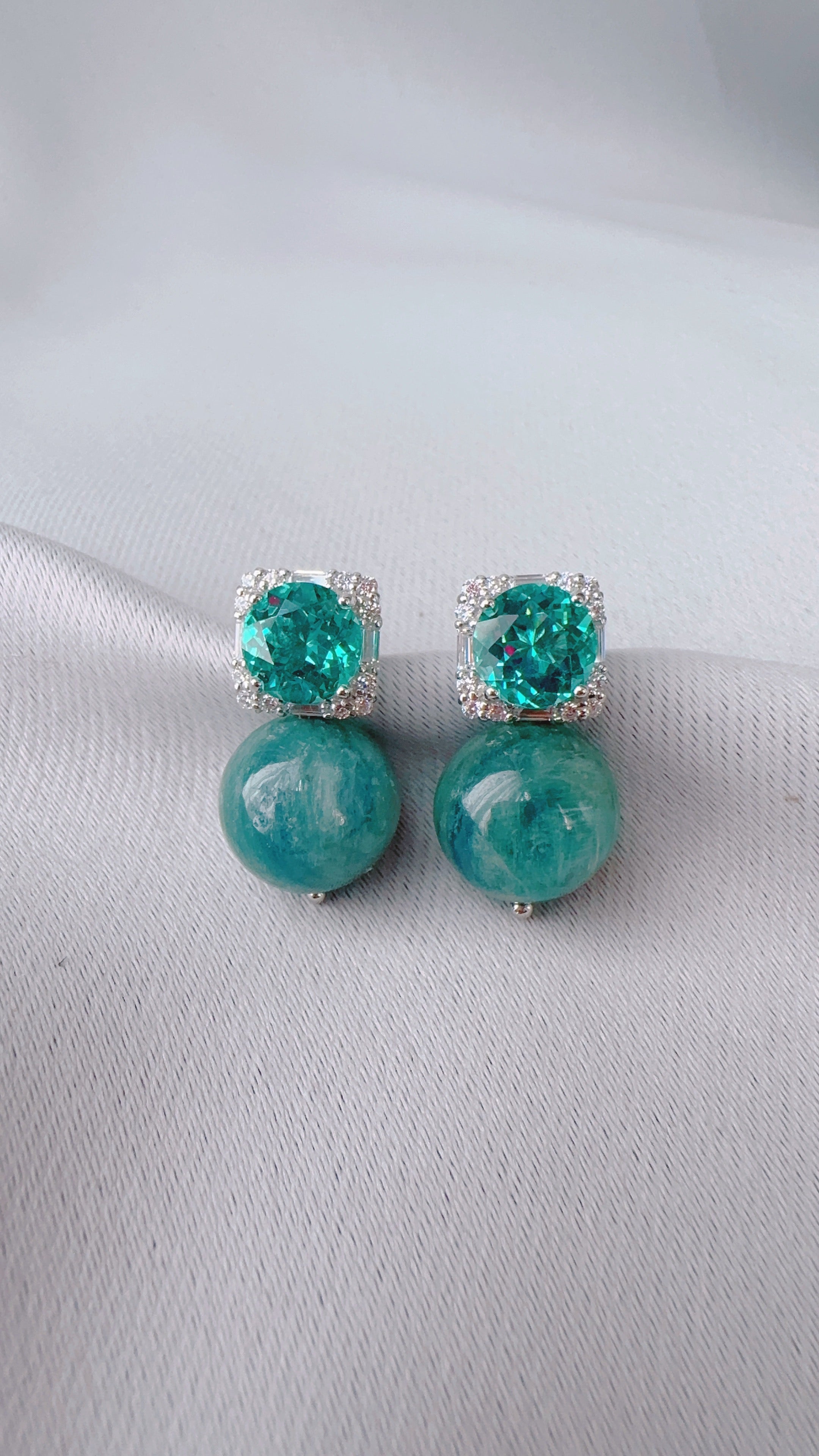 パライバ ブルーグリーン カイヤナイト (中)