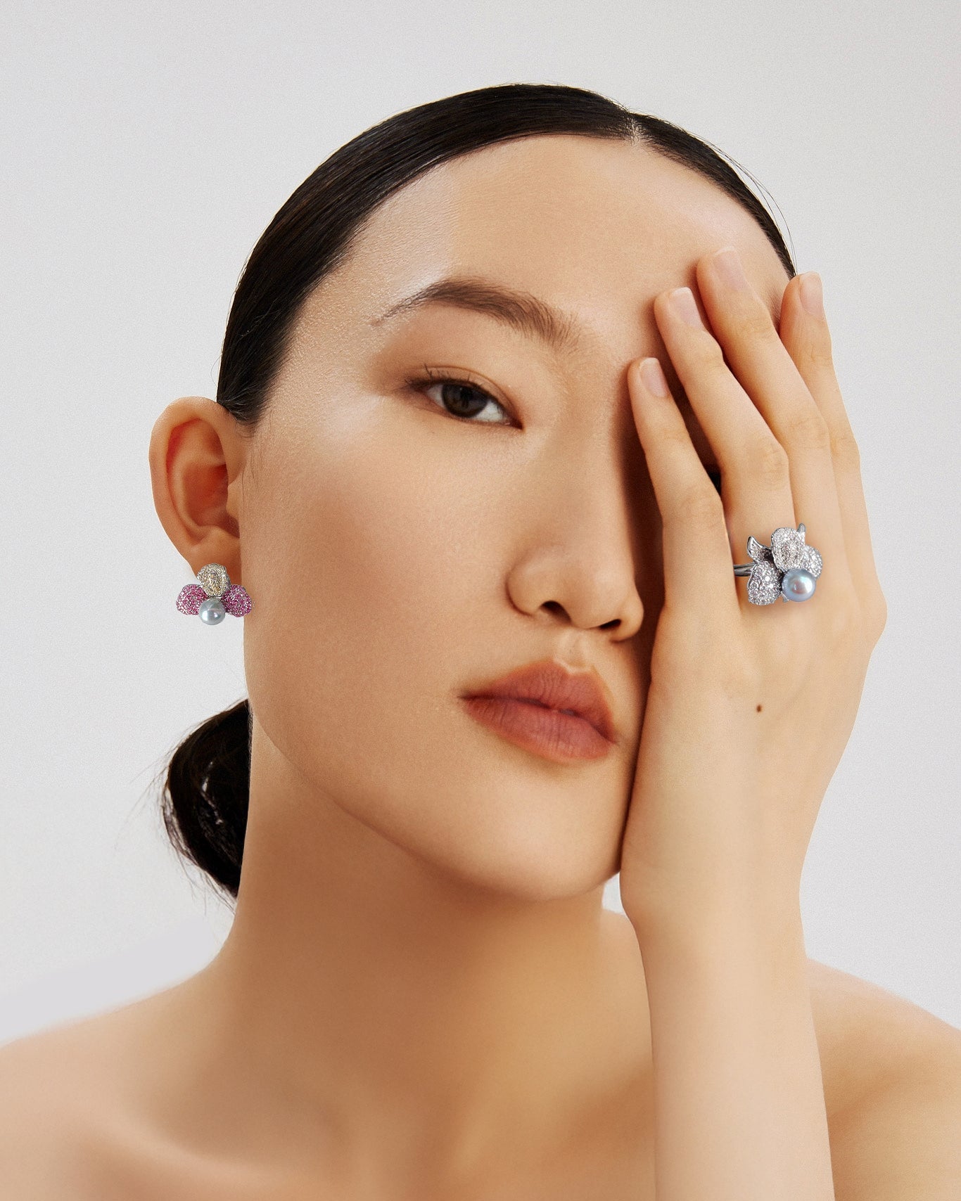 ローズドールブルー、ピンクとゴールドの花びら（アコヤ）