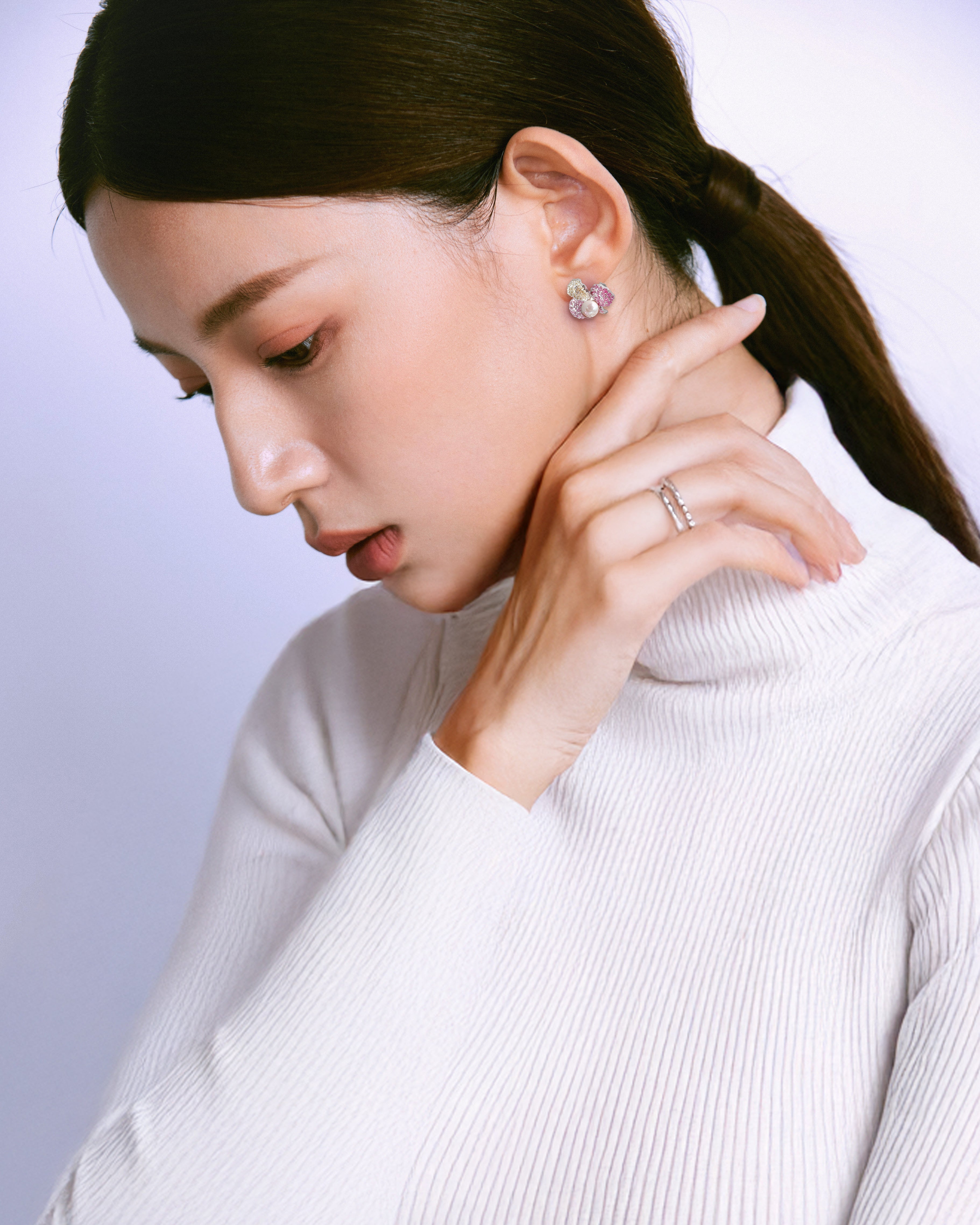 ローズドール、ピンクとゴールドの花びら（6mmアイボリーアコヤ）