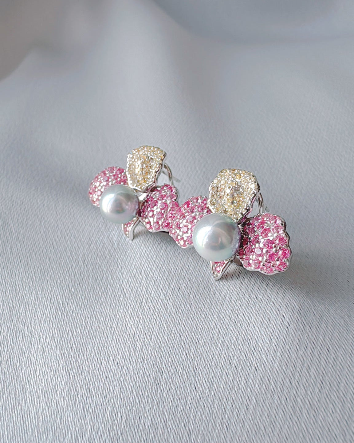 ローズドールブルー、ピンクとゴールドの花びら（アコヤ）