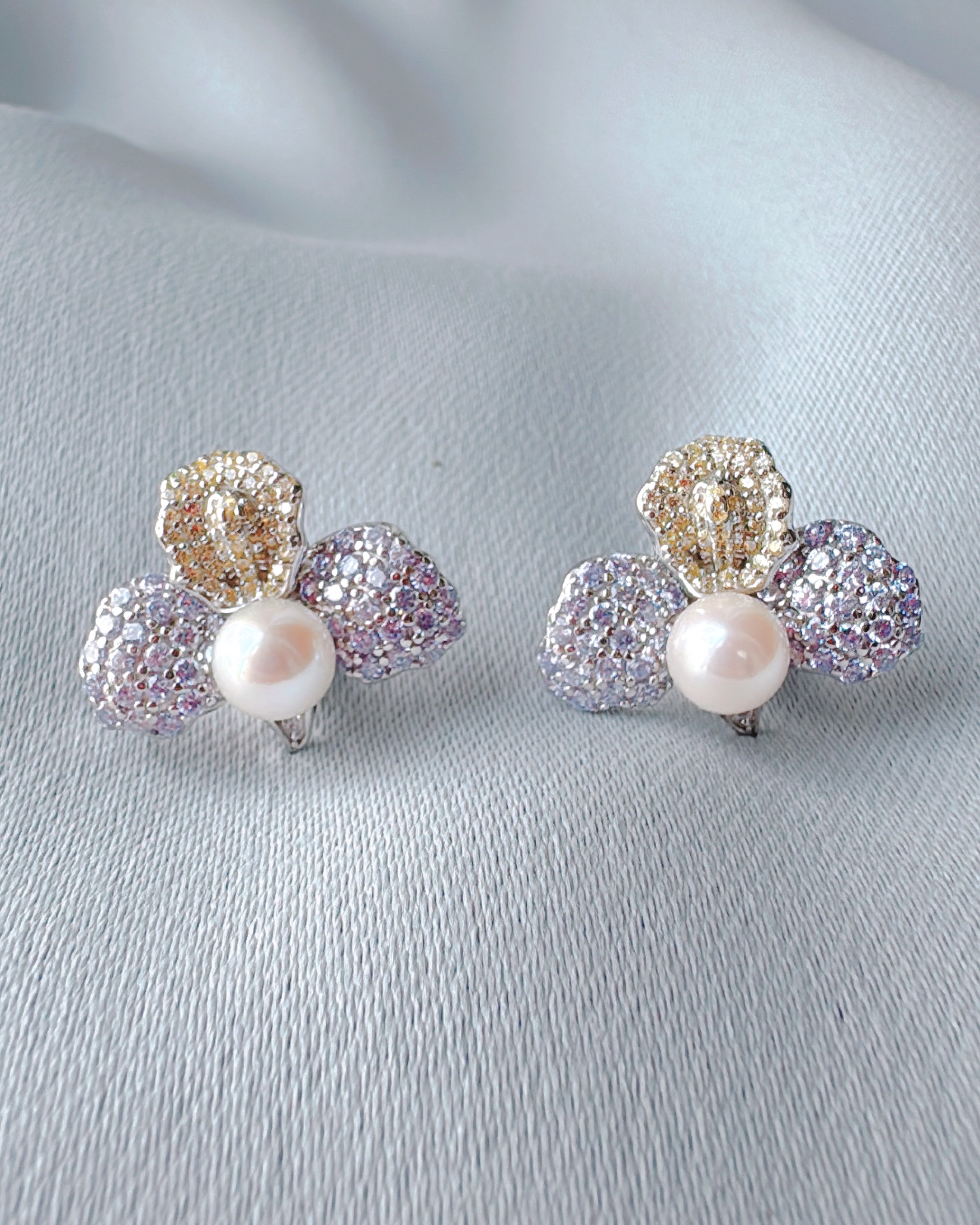 Lilac d’Or, Petals of Gold (Ivory Pink Akoya)