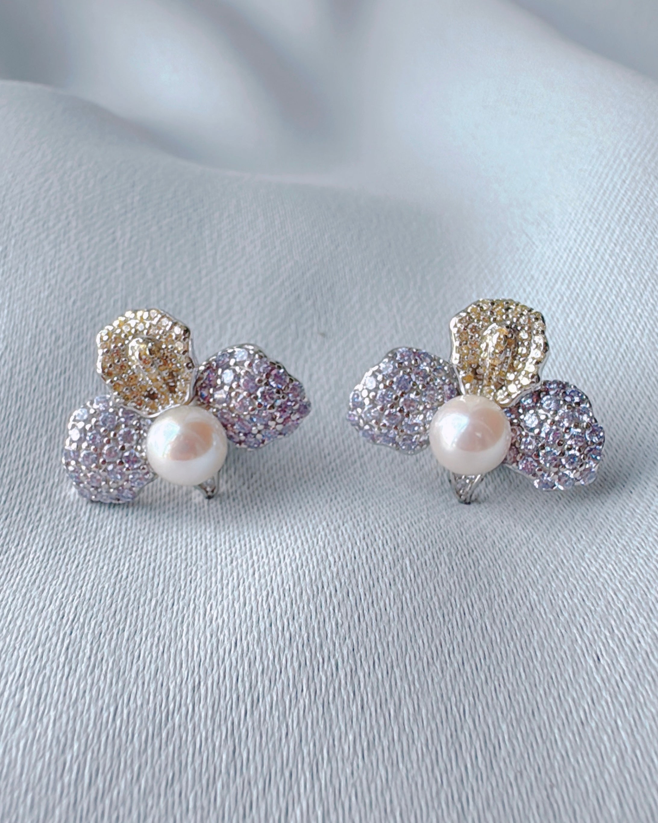 Lilac d’Or, Petals of Gold (Ivory Pink Akoya)