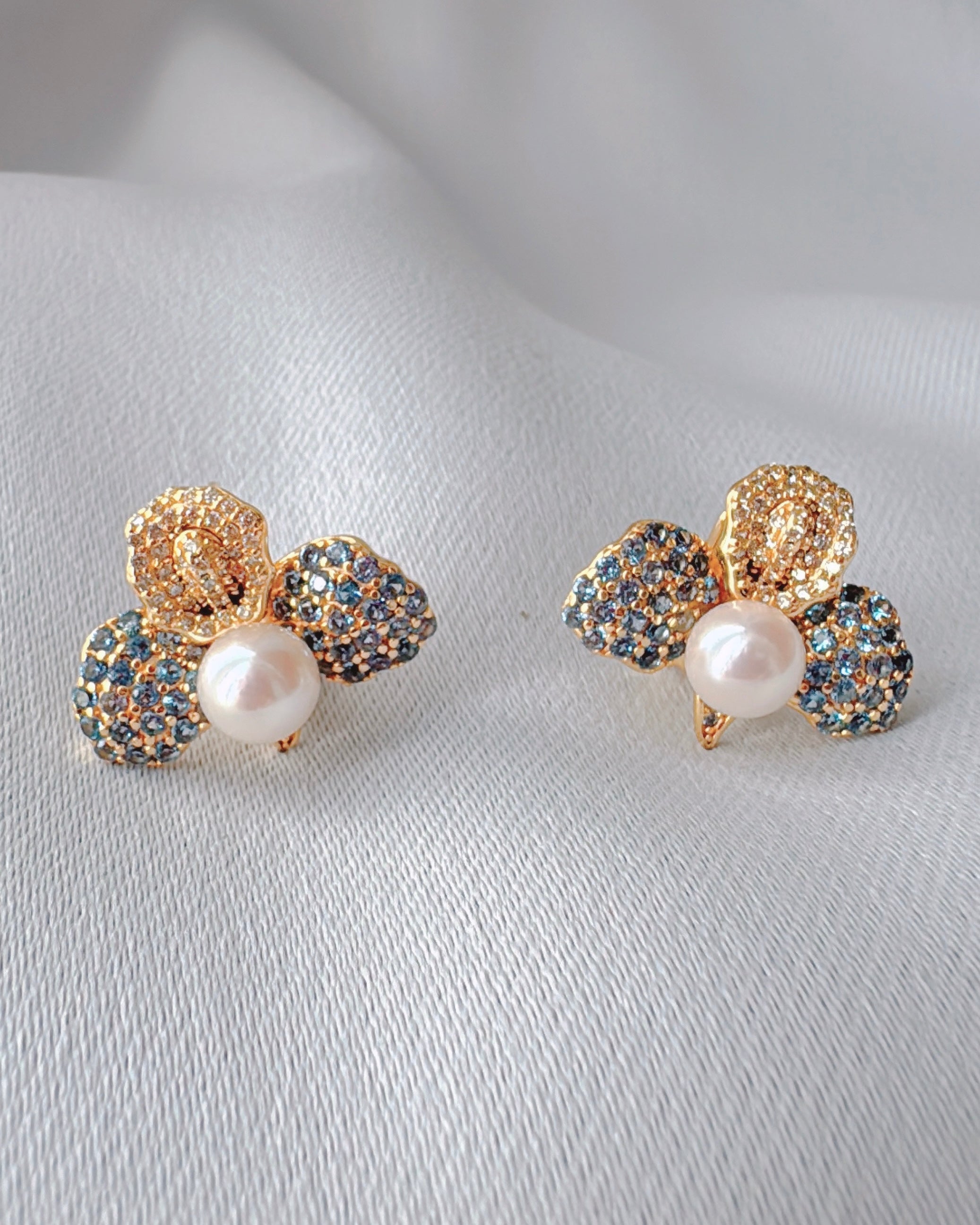 Blue d’Or, Petals of Gold (Ivory Pink Akoya)