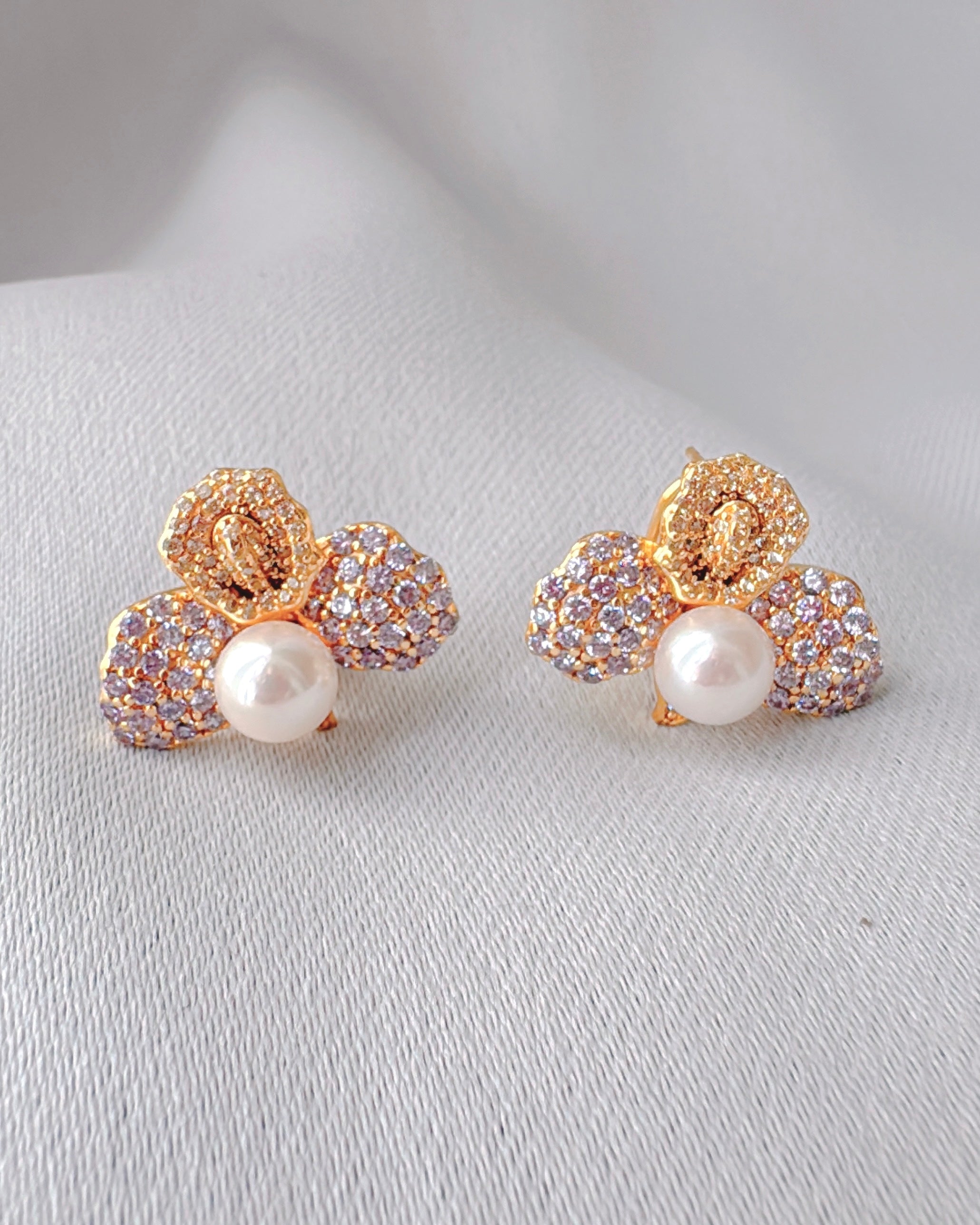 Lilac d’Or, Petals of Gold (Ivory Pink Akoya)