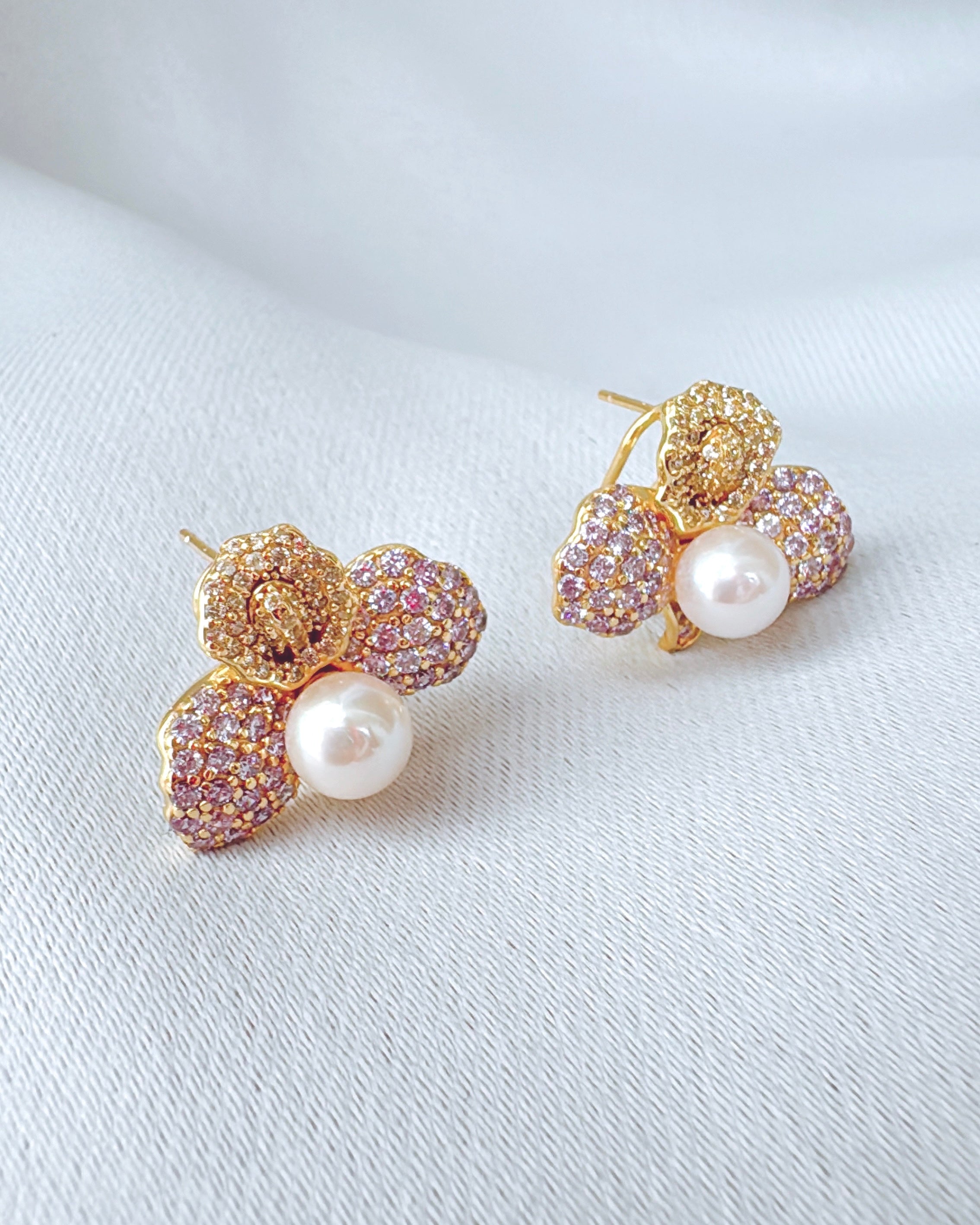 Lilac d’Or, Petals of Gold (Ivory Pink Akoya)