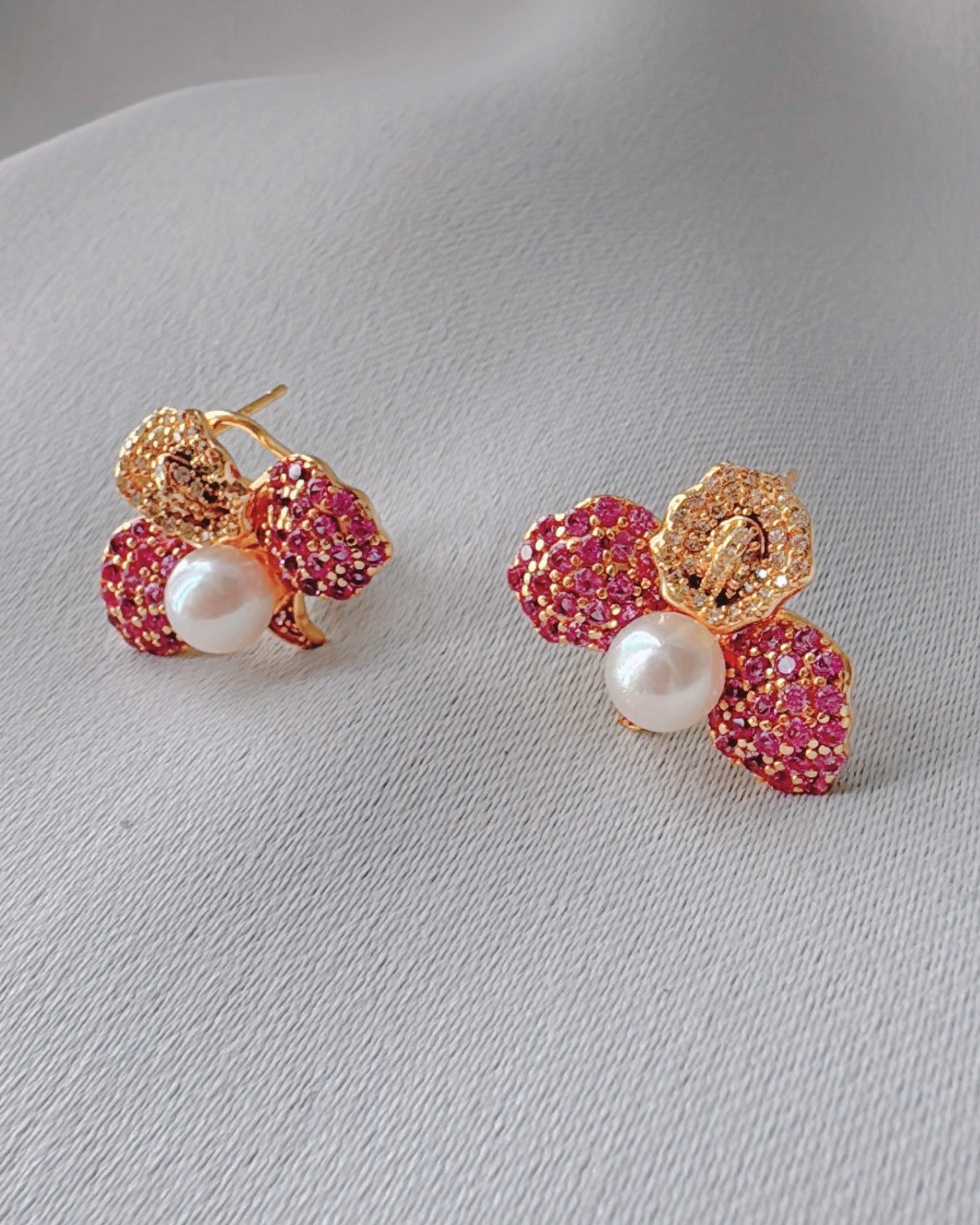 Pink d’Or, Petals of Gold (white gold pre-order: 3.5 weeks)