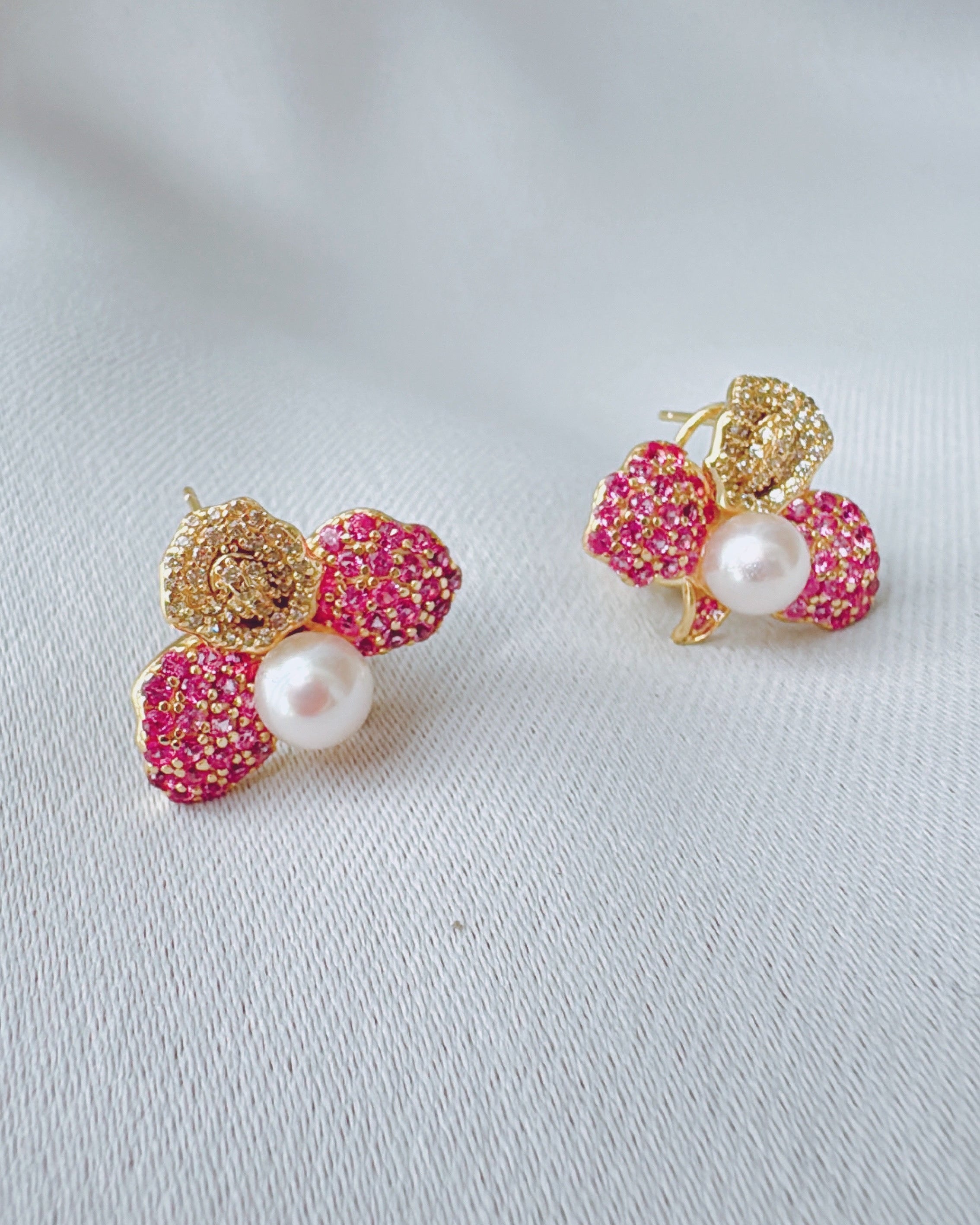 Pink d’Or, Petals of Gold (white gold pre-order: 3.5 weeks)