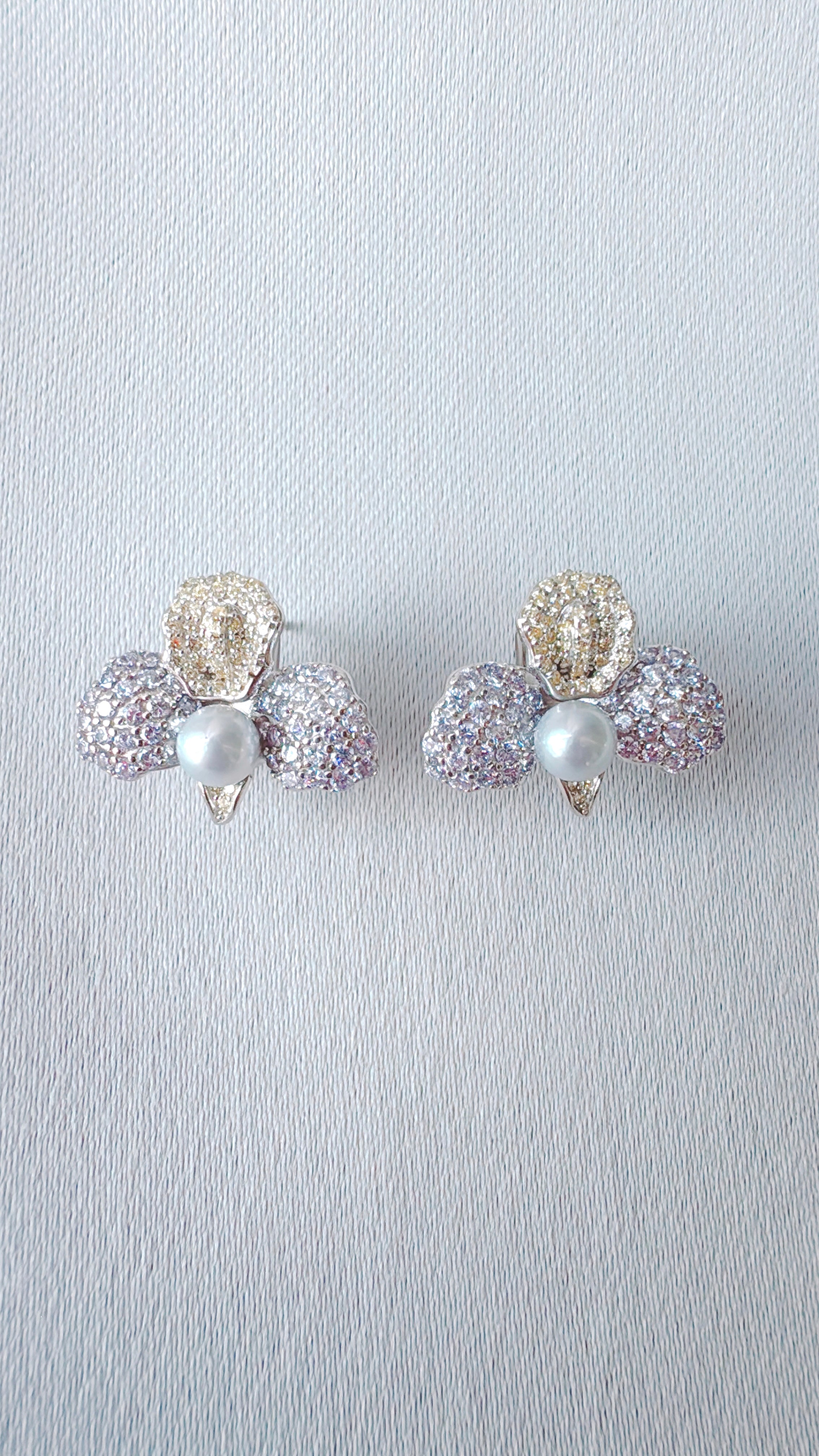 Petale d’Or, Petals of Lilac and Gold