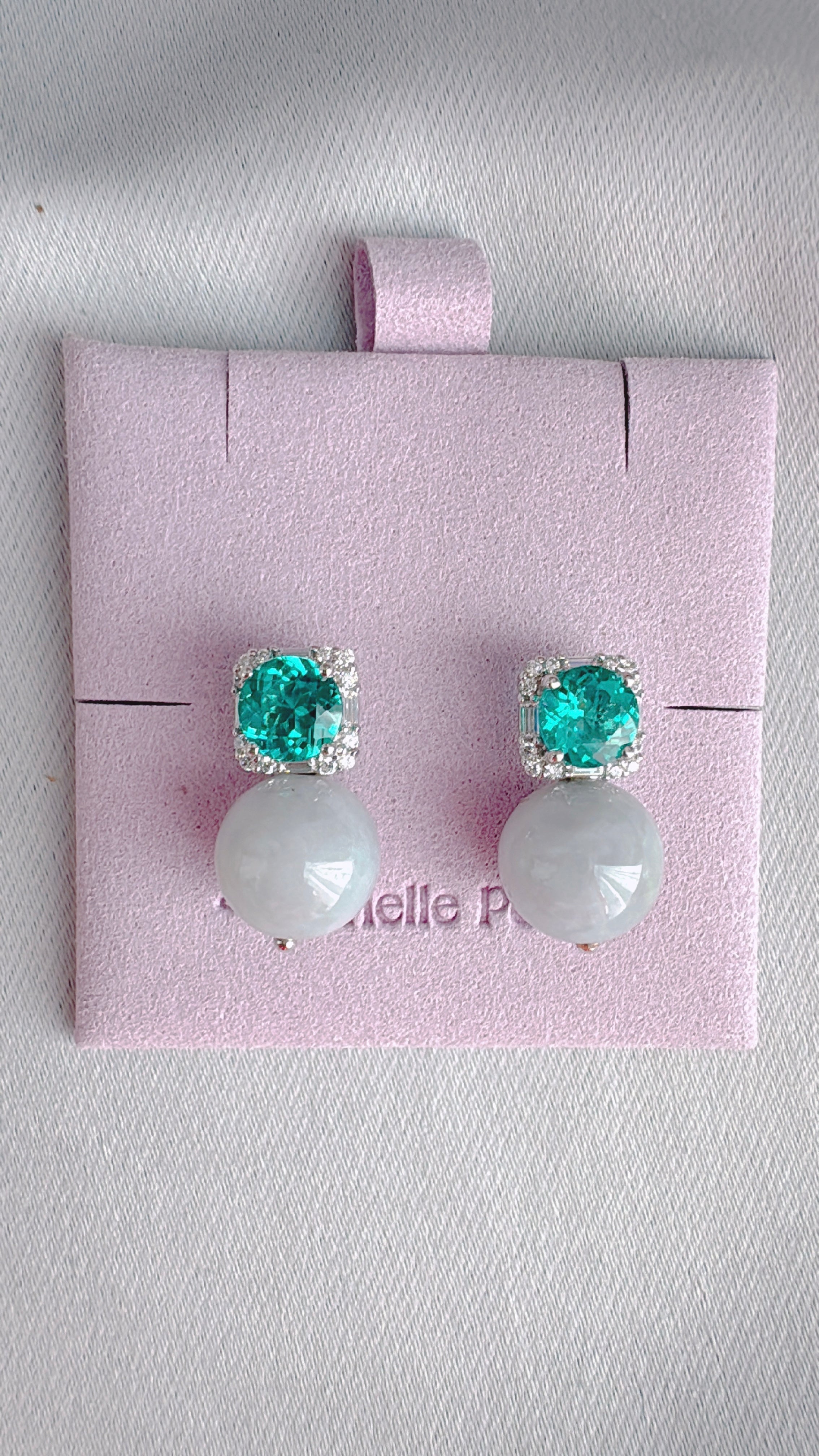 Élégance Assurée en Jadeite Lilas
