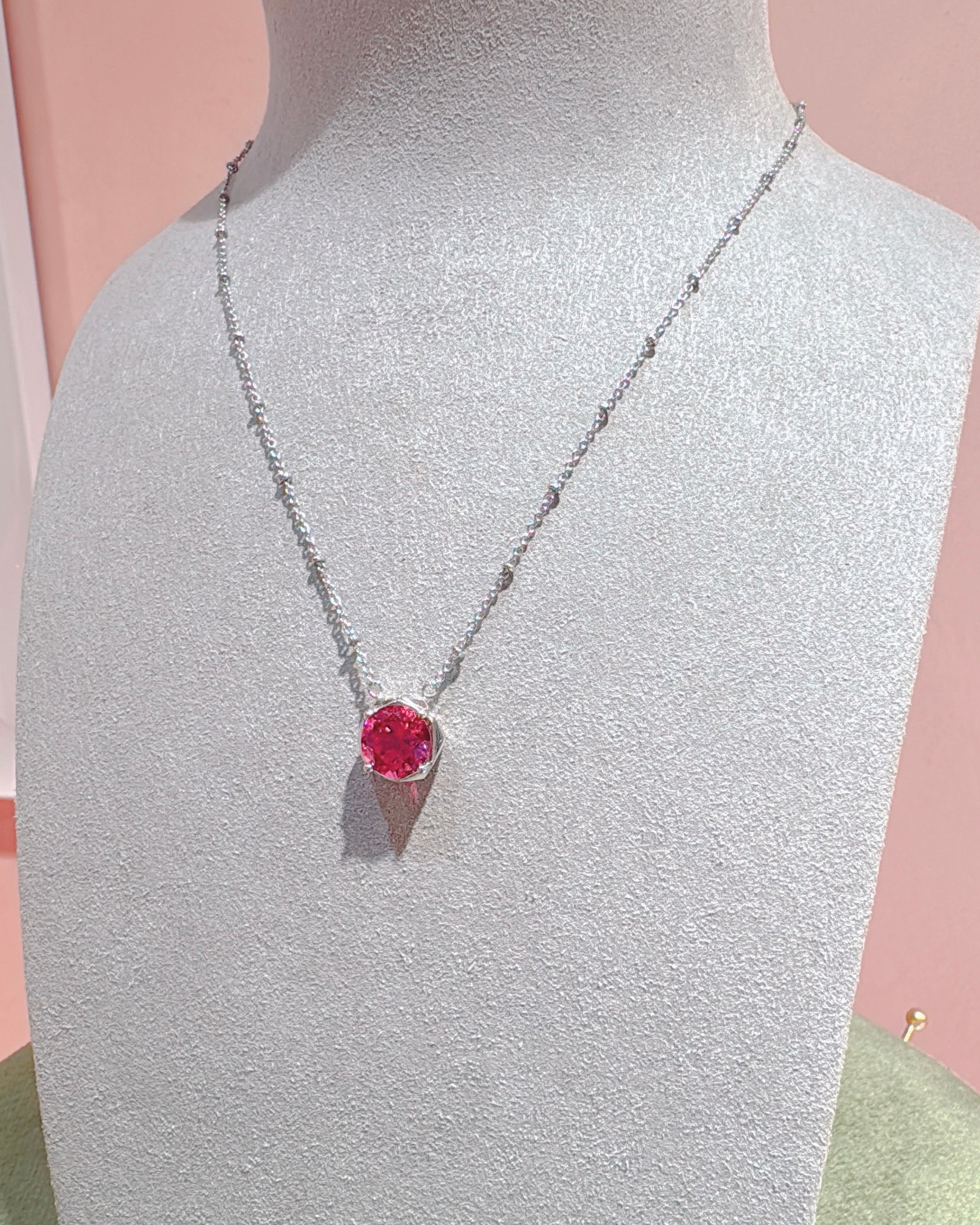 The Vivid Rosé pendant