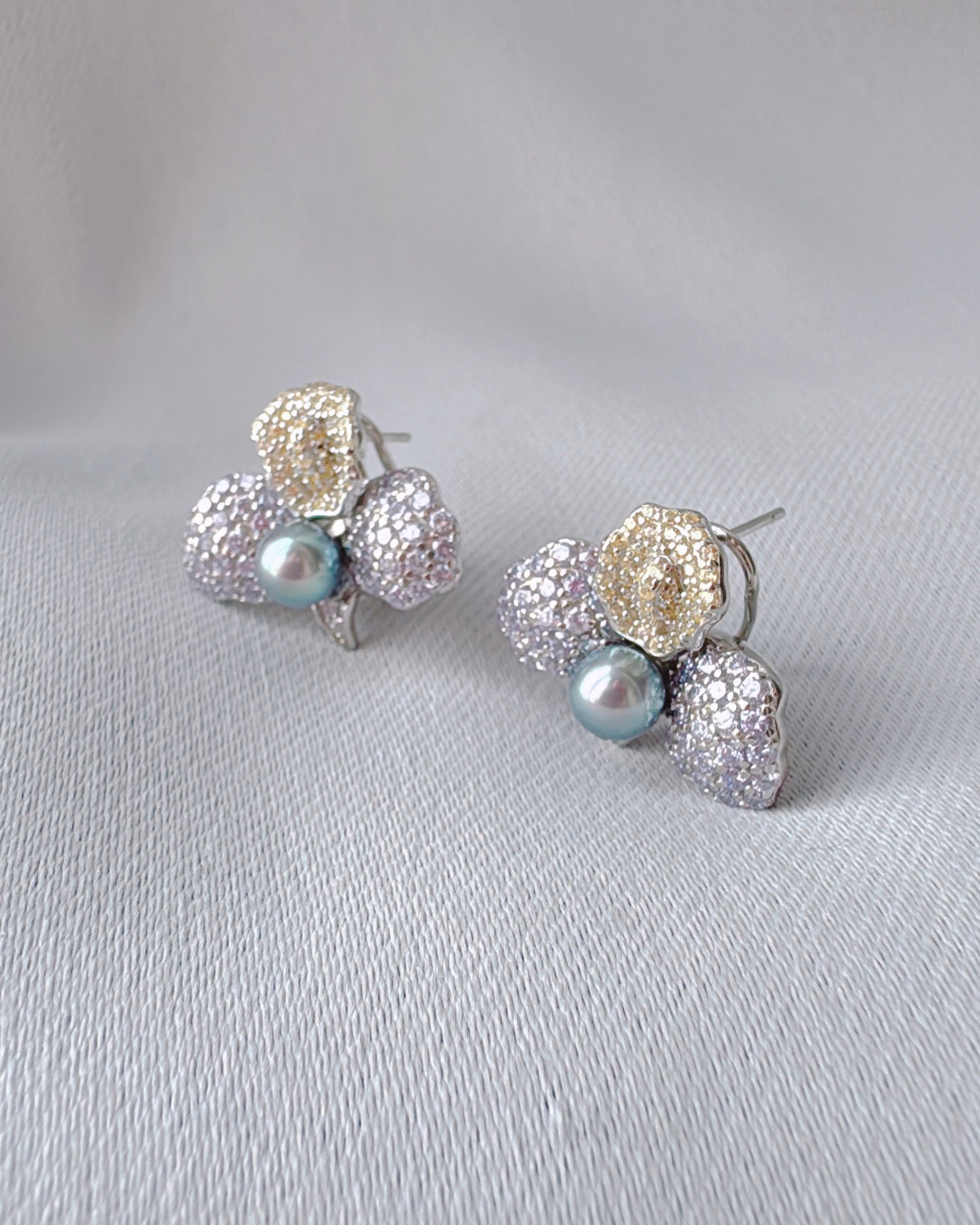 Petale d’Or, Petals of Gold