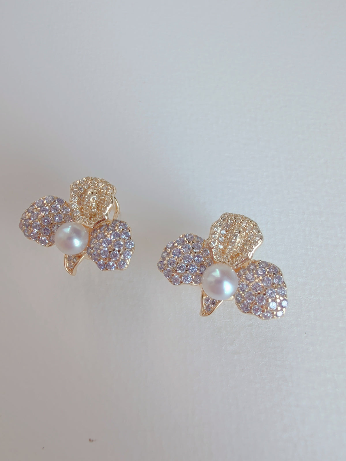 Petale d’Or, Petals of Lilac and True Gold