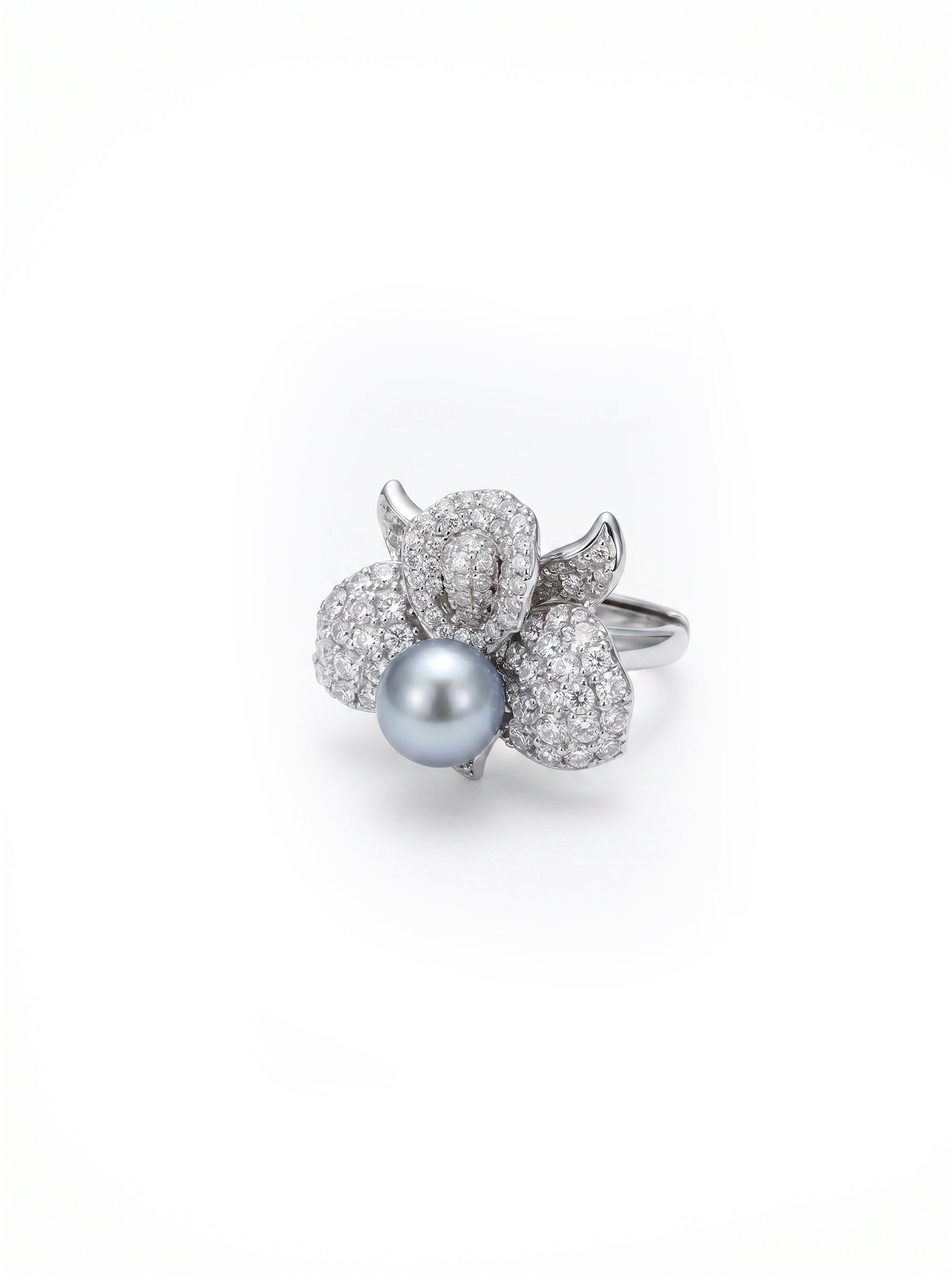 Fleur d’Argent (8mm Luxe Blue Akoya)