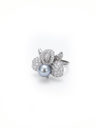 Fleur d’Argent (8mm Luxe Blue Akoya)