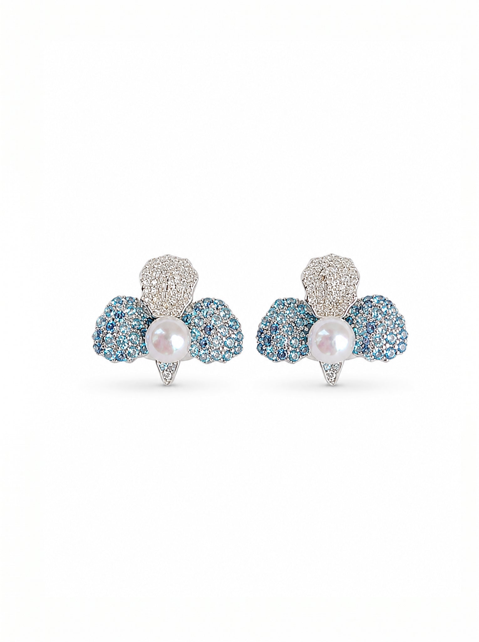Petale d’Or, Petals of Bleu and white gold